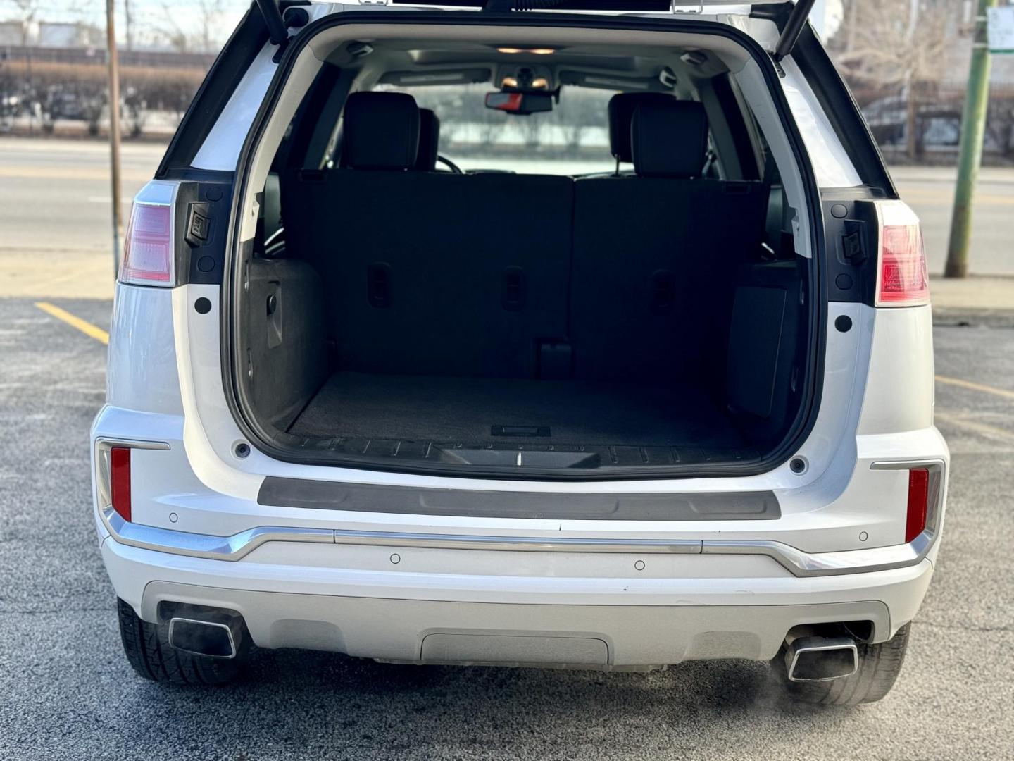 2016 PEARL GMC Terrain Denali FWD (2GKFLRE31G6) with an 3.6L V6 DOHC 24V engine, 6A transmission, located at 7600 S Western Ave., Chicago, IL, 60620, (773) 918-3980, 0.000000, 0.000000 - Photo#4