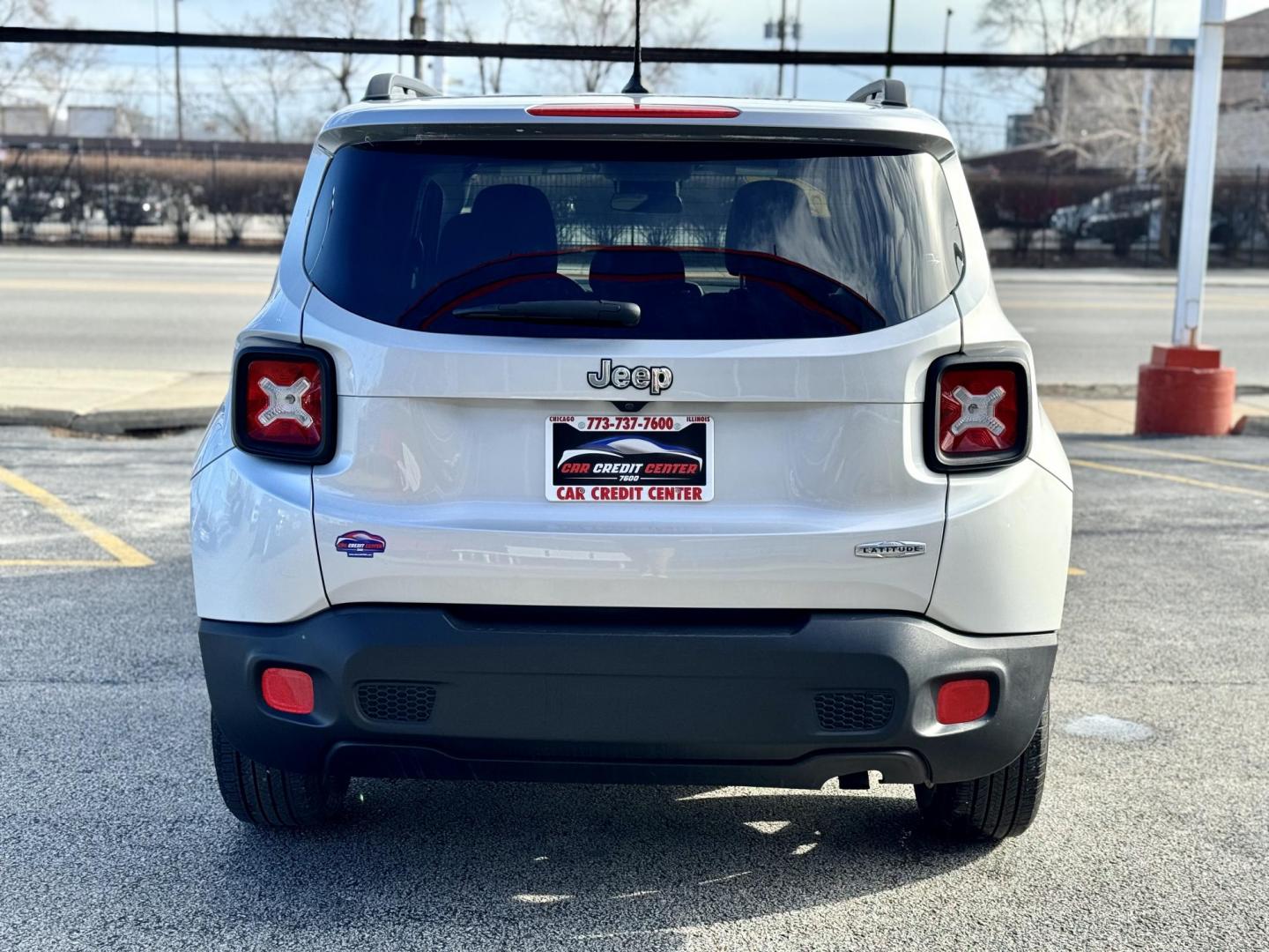 2016 SILVER Jeep Renegade Latitude FWD (ZACCJABT5GP) with an 2.4L L4 DOHC 16V engine, 6M transmission, located at 7600 S Western Ave., Chicago, IL, 60620, (773) 918-3980, 0.000000, 0.000000 - Photo#3