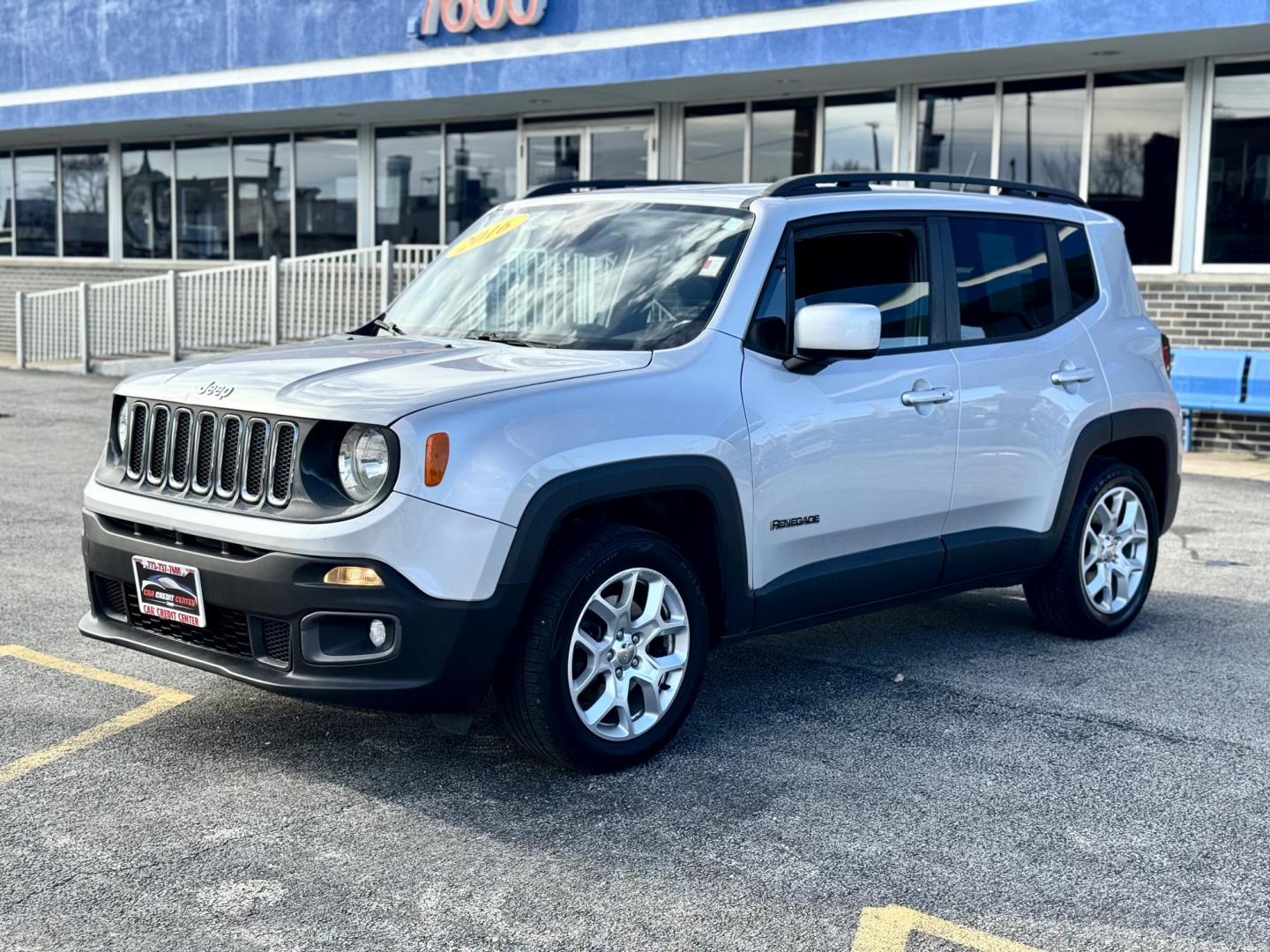 2016 SILVER Jeep Renegade Latitude FWD (ZACCJABT5GP) with an 2.4L L4 DOHC 16V engine, 6M transmission, located at 7600 S Western Ave., Chicago, IL, 60620, (773) 918-3980, 0.000000, 0.000000 - Photo#2