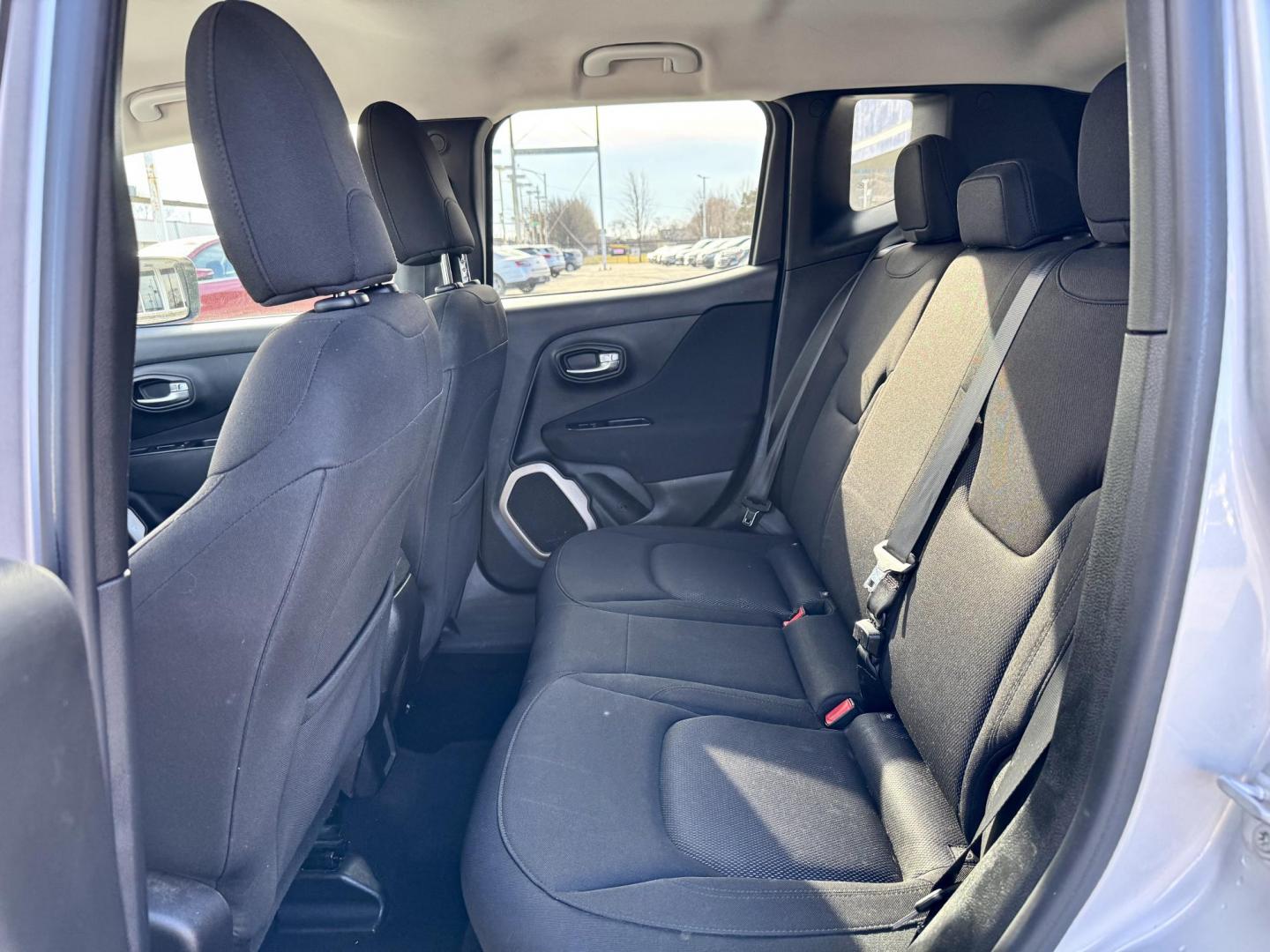 2016 SILVER Jeep Renegade Latitude FWD (ZACCJABT5GP) with an 2.4L L4 DOHC 16V engine, 6M transmission, located at 7600 S Western Ave., Chicago, IL, 60620, (773) 918-3980, 0.000000, 0.000000 - Photo#8