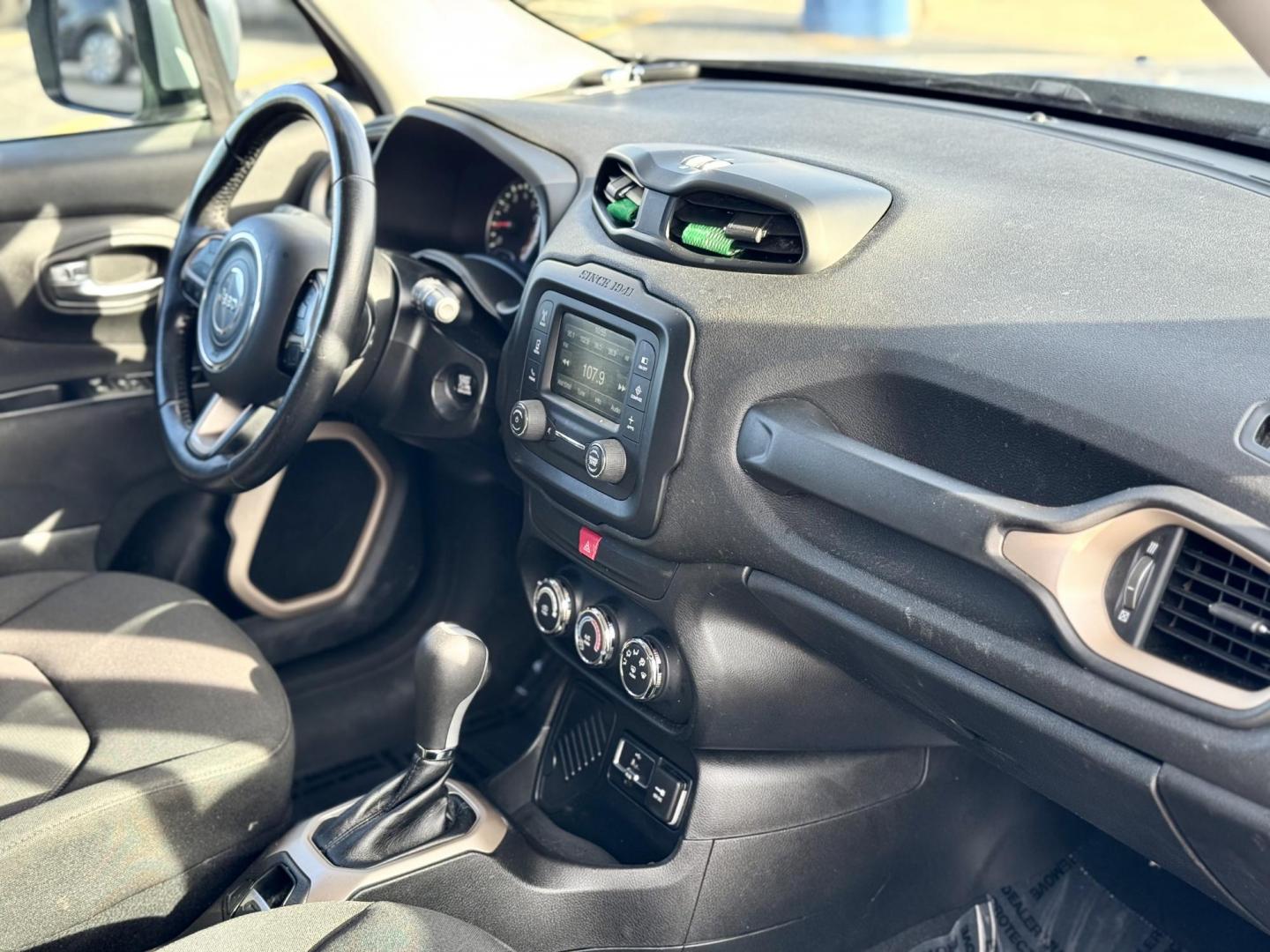 2016 SILVER Jeep Renegade Latitude FWD (ZACCJABT5GP) with an 2.4L L4 DOHC 16V engine, 6M transmission, located at 7600 S Western Ave., Chicago, IL, 60620, (773) 918-3980, 0.000000, 0.000000 - Photo#11