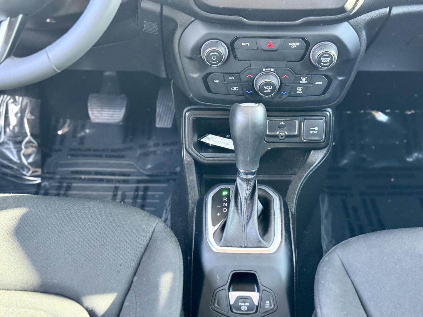 2020 TEAL Jeep Renegade Latitude (ZACNJABBXLP) with an 2.4L L4 DOHC 16V engine, 9A transmission, located at 7600 S Western Ave., Chicago, IL, 60620, (773) 918-3980, 0.000000, 0.000000 - Photo#10