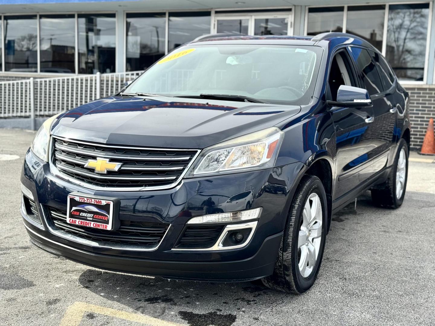 2016 BLUE Chevrolet Traverse 1LT FWD (1GNKRGKD4GJ) with an 3.6L V6 DOHC 24V engine, 6A transmission, located at 7600 S Western Ave., Chicago, IL, 60620, (773) 918-3980, 0.000000, 0.000000 - Photo#2