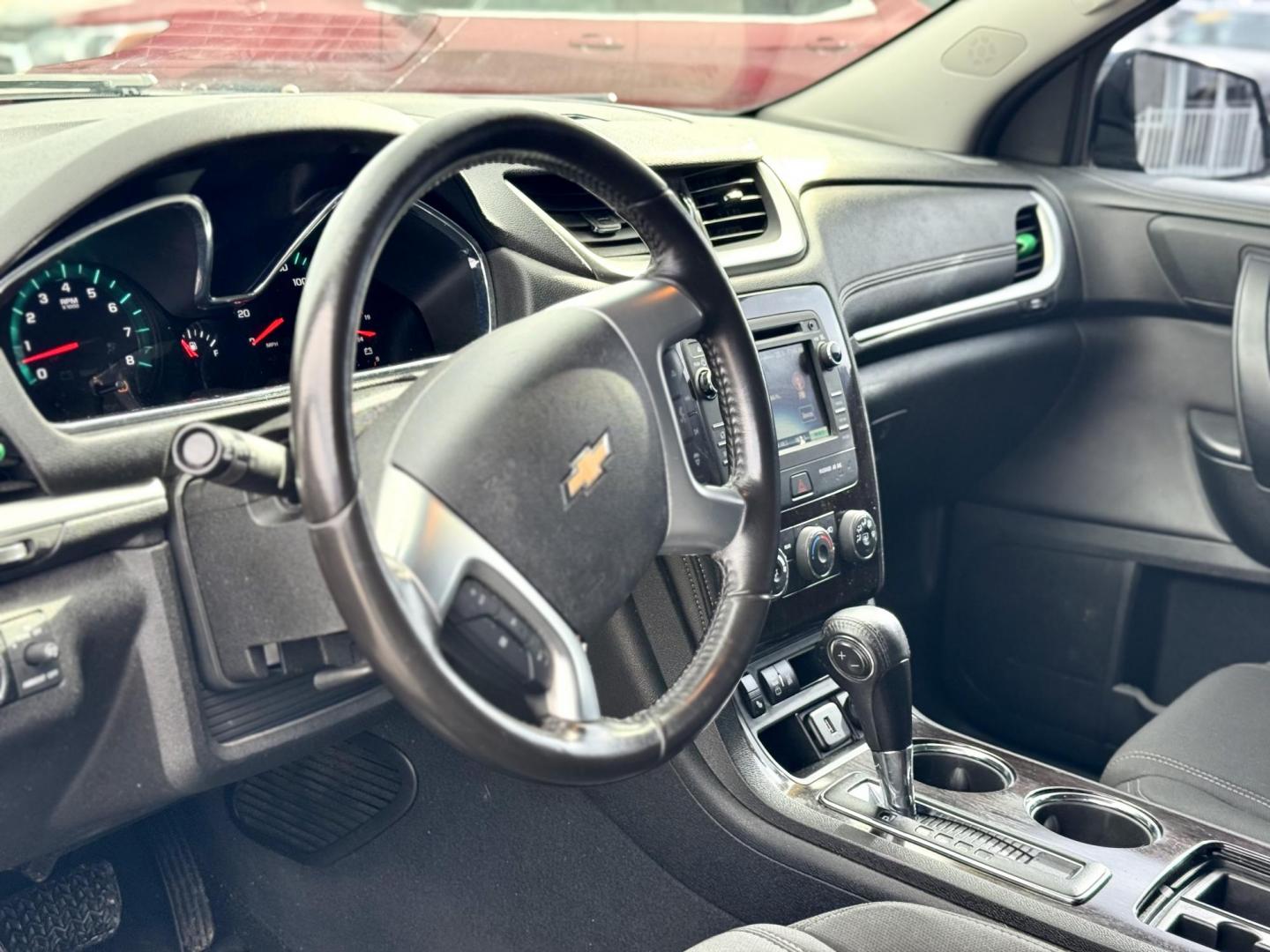 2016 BLUE Chevrolet Traverse 1LT FWD (1GNKRGKD4GJ) with an 3.6L V6 DOHC 24V engine, 6A transmission, located at 7600 S Western Ave., Chicago, IL, 60620, (773) 918-3980, 0.000000, 0.000000 - Photo#5