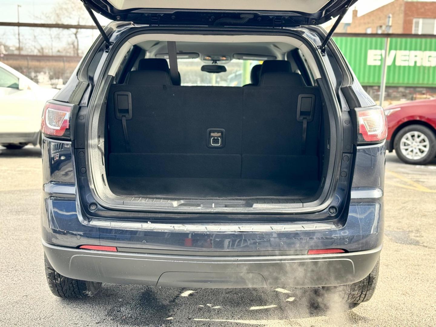 2016 BLUE Chevrolet Traverse 1LT FWD (1GNKRGKD4GJ) with an 3.6L V6 DOHC 24V engine, 6A transmission, located at 7600 S Western Ave., Chicago, IL, 60620, (773) 918-3980, 0.000000, 0.000000 - Photo#4