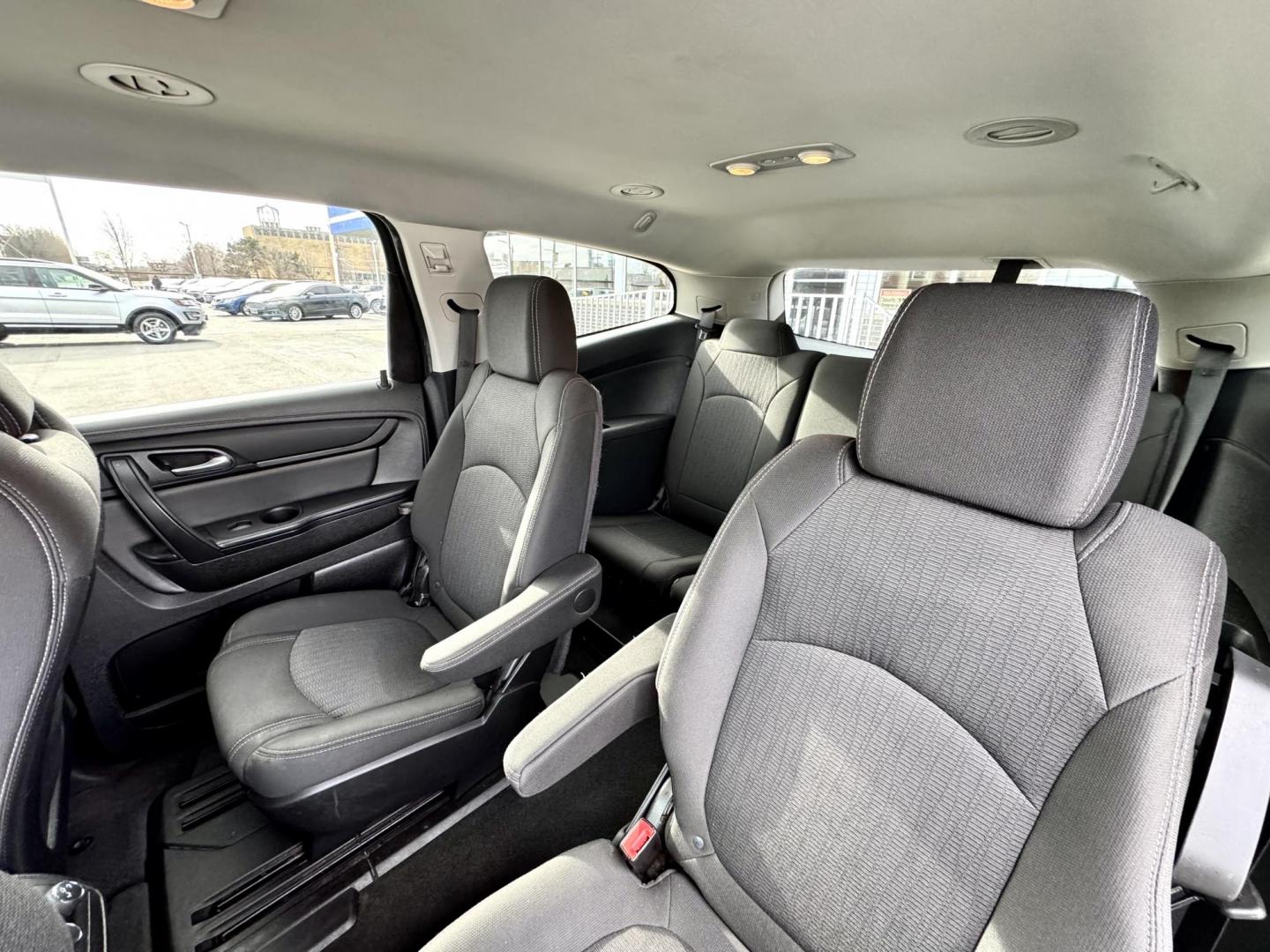 2016 BLUE Chevrolet Traverse 1LT FWD (1GNKRGKD4GJ) with an 3.6L V6 DOHC 24V engine, 6A transmission, located at 7600 S Western Ave., Chicago, IL, 60620, (773) 918-3980, 0.000000, 0.000000 - Photo#9