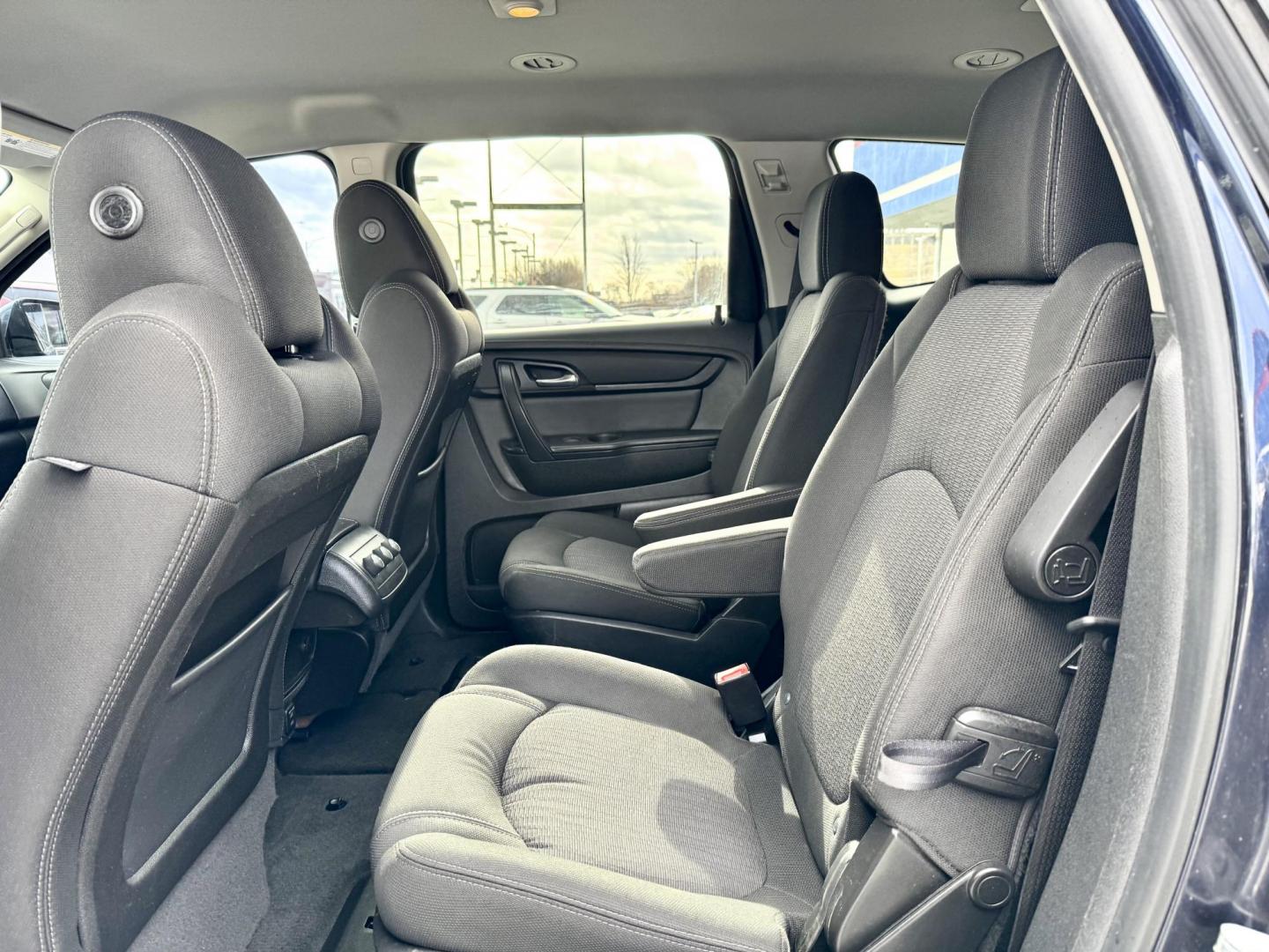 2016 BLUE Chevrolet Traverse 1LT FWD (1GNKRGKD4GJ) with an 3.6L V6 DOHC 24V engine, 6A transmission, located at 7600 S Western Ave., Chicago, IL, 60620, (773) 918-3980, 0.000000, 0.000000 - Photo#8