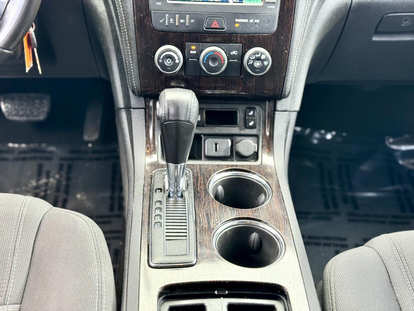 2016 BLUE Chevrolet Traverse 1LT FWD (1GNKRGKD4GJ) with an 3.6L V6 DOHC 24V engine, 6A transmission, located at 7600 S Western Ave., Chicago, IL, 60620, (773) 918-3980, 0.000000, 0.000000 - Photo#11