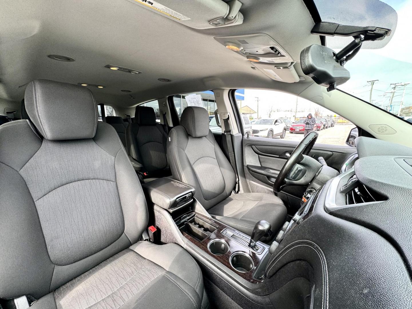 2016 BLUE Chevrolet Traverse 1LT FWD (1GNKRGKD4GJ) with an 3.6L V6 DOHC 24V engine, 6A transmission, located at 7600 S Western Ave., Chicago, IL, 60620, (773) 918-3980, 0.000000, 0.000000 - Photo#14