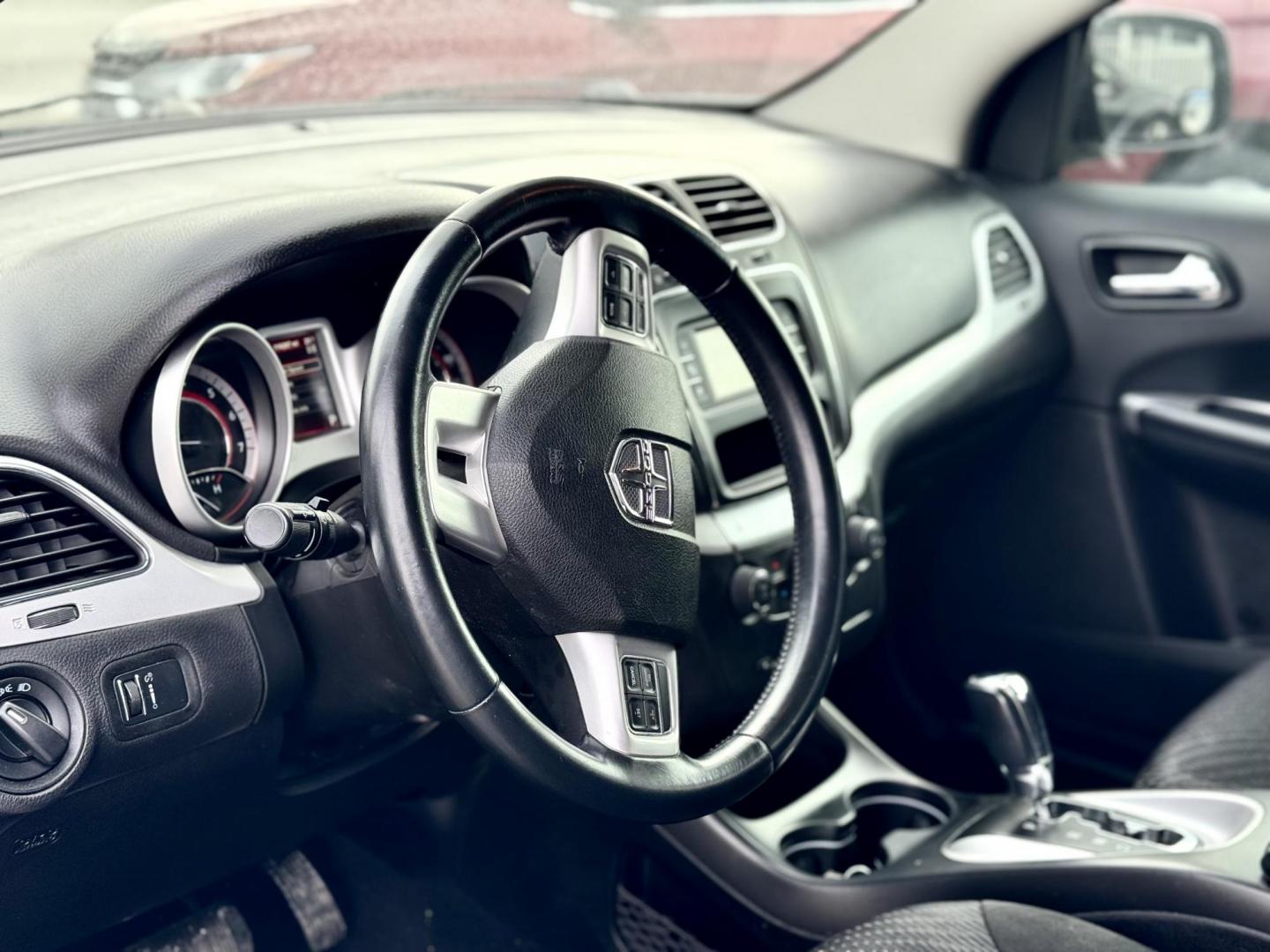 2016 GRAY Dodge Journey SE (3C4PDCAB1GT) with an 2.4L L4 DOHC 16V engine, 4A transmission, located at 7600 S Western Ave., Chicago, IL, 60620, (773) 918-3980, 0.000000, 0.000000 - Photo#5