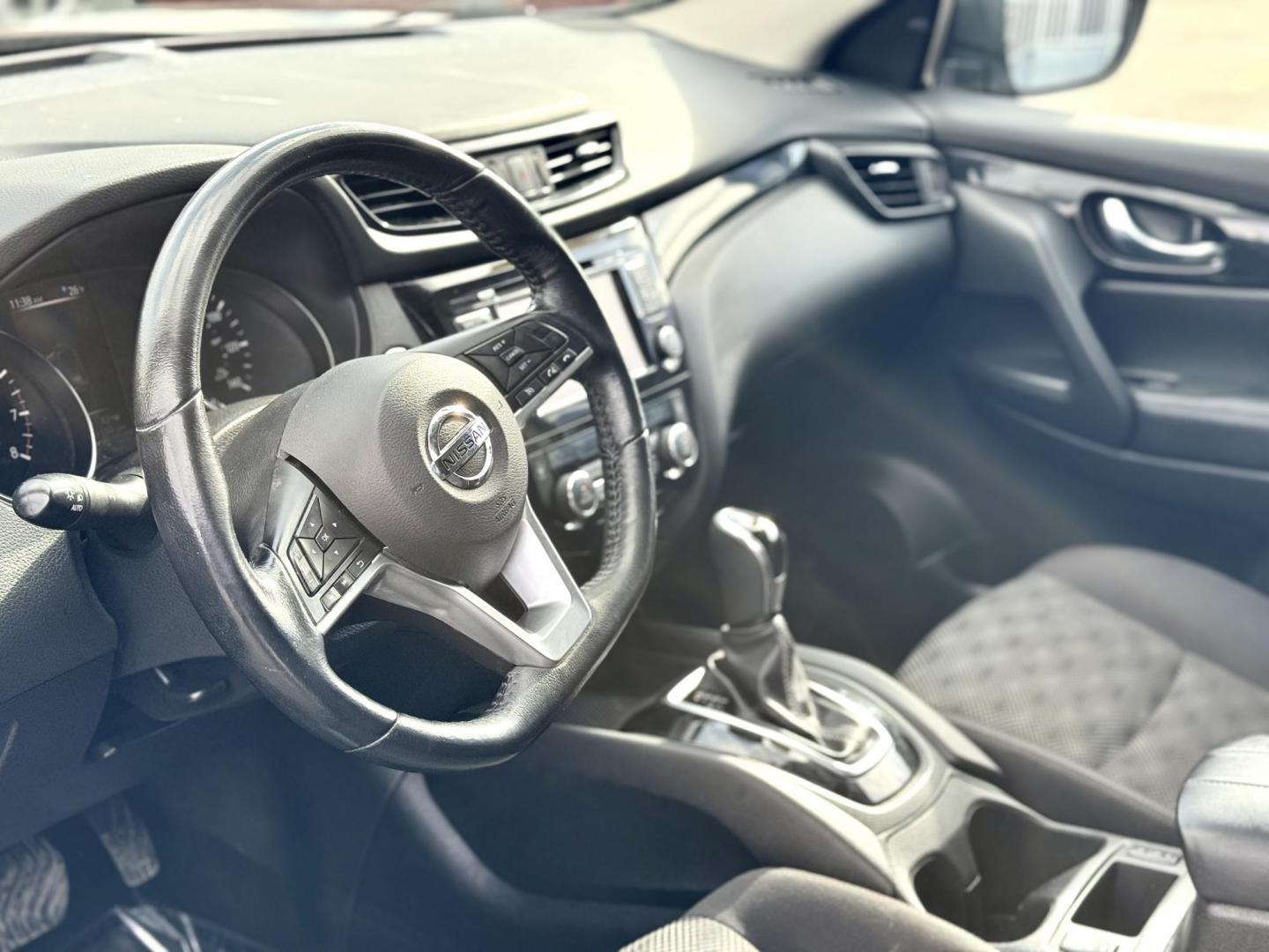 2017 BLACK Nissan Rogue Sport SL AWD (JN1BJ1CR9HW) with an 2.0L L4 DOHC 16V engine, CVT transmission, located at 7600 S Western Ave., Chicago, IL, 60620, (773) 918-3980, 0.000000, 0.000000 - Photo#5