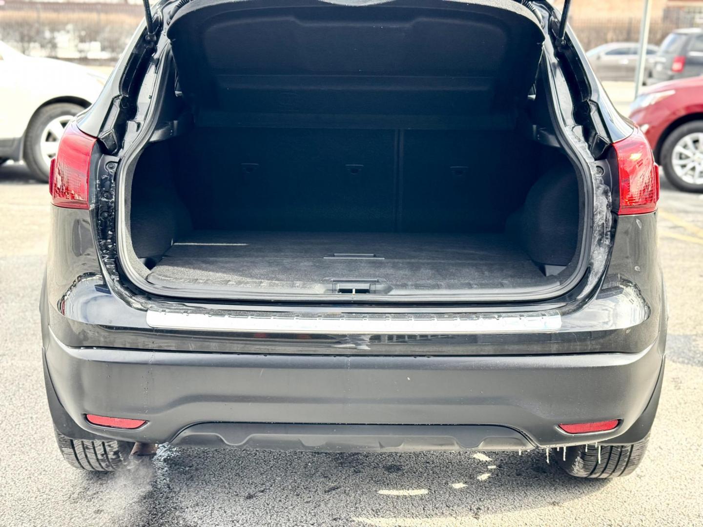 2017 BLACK Nissan Rogue Sport SL AWD (JN1BJ1CR9HW) with an 2.0L L4 DOHC 16V engine, CVT transmission, located at 7600 S Western Ave., Chicago, IL, 60620, (773) 918-3980, 0.000000, 0.000000 - Photo#4