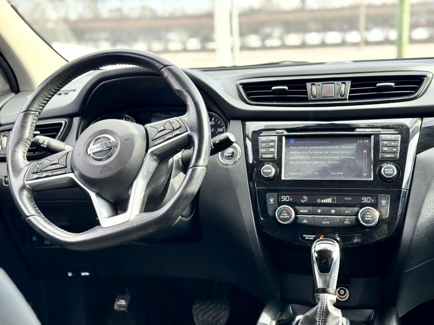 2017 BLACK Nissan Rogue Sport SL AWD (JN1BJ1CR9HW) with an 2.0L L4 DOHC 16V engine, CVT transmission, located at 7600 S Western Ave., Chicago, IL, 60620, (773) 918-3980, 0.000000, 0.000000 - Photo#9