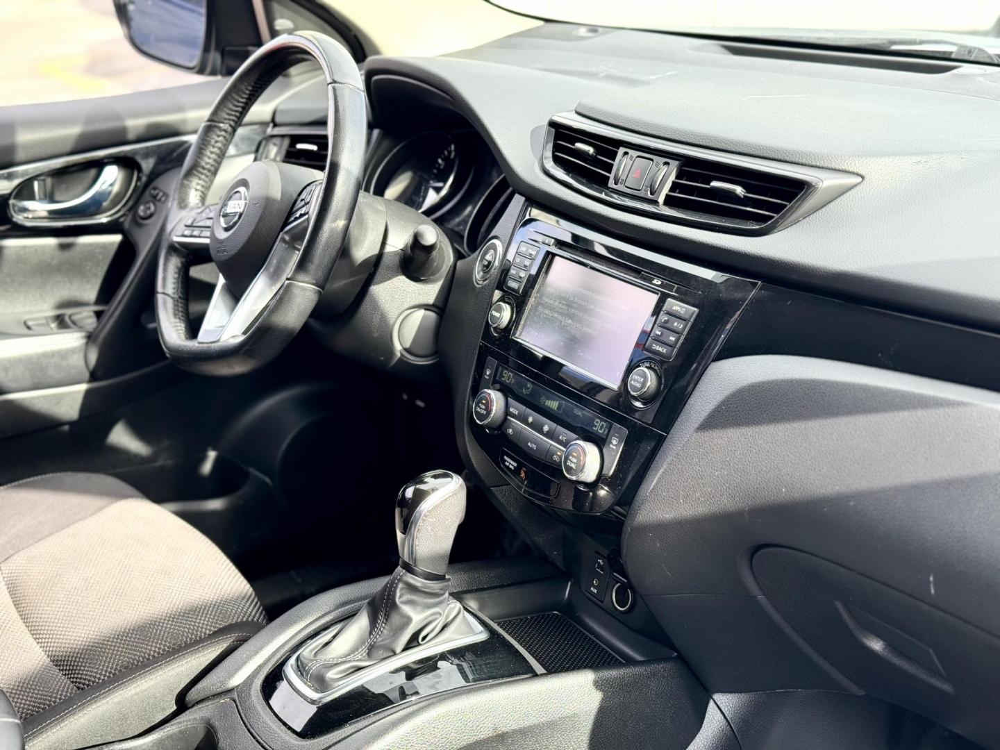 2017 BLACK Nissan Rogue Sport SL AWD (JN1BJ1CR9HW) with an 2.0L L4 DOHC 16V engine, CVT transmission, located at 7600 S Western Ave., Chicago, IL, 60620, (773) 918-3980, 0.000000, 0.000000 - Photo#11