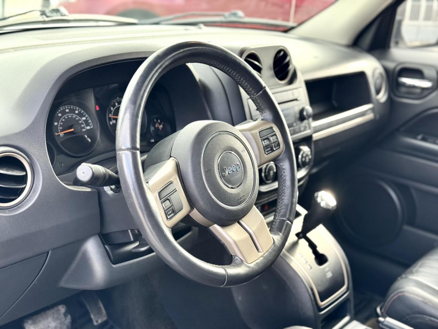 2016 GRAY Jeep Patriot Sport 4WD (1C4NJRBB1GD) with an 2.4L L4 DOHC 16V engine, located at 7600 S Western Ave., Chicago, IL, 60620, (773) 918-3980, 0.000000, 0.000000 - Photo#5