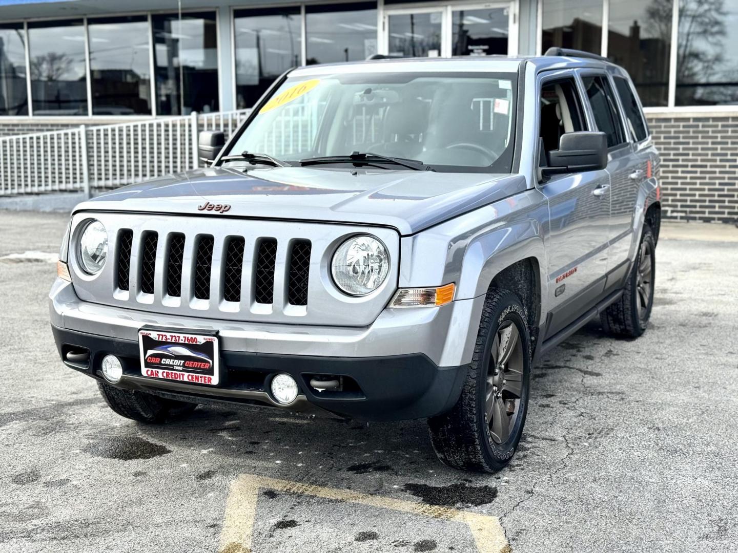 2016 GRAY Jeep Patriot Sport 4WD (1C4NJRBB1GD) with an 2.4L L4 DOHC 16V engine, located at 7600 S Western Ave., Chicago, IL, 60620, (773) 918-3980, 0.000000, 0.000000 - Photo#2