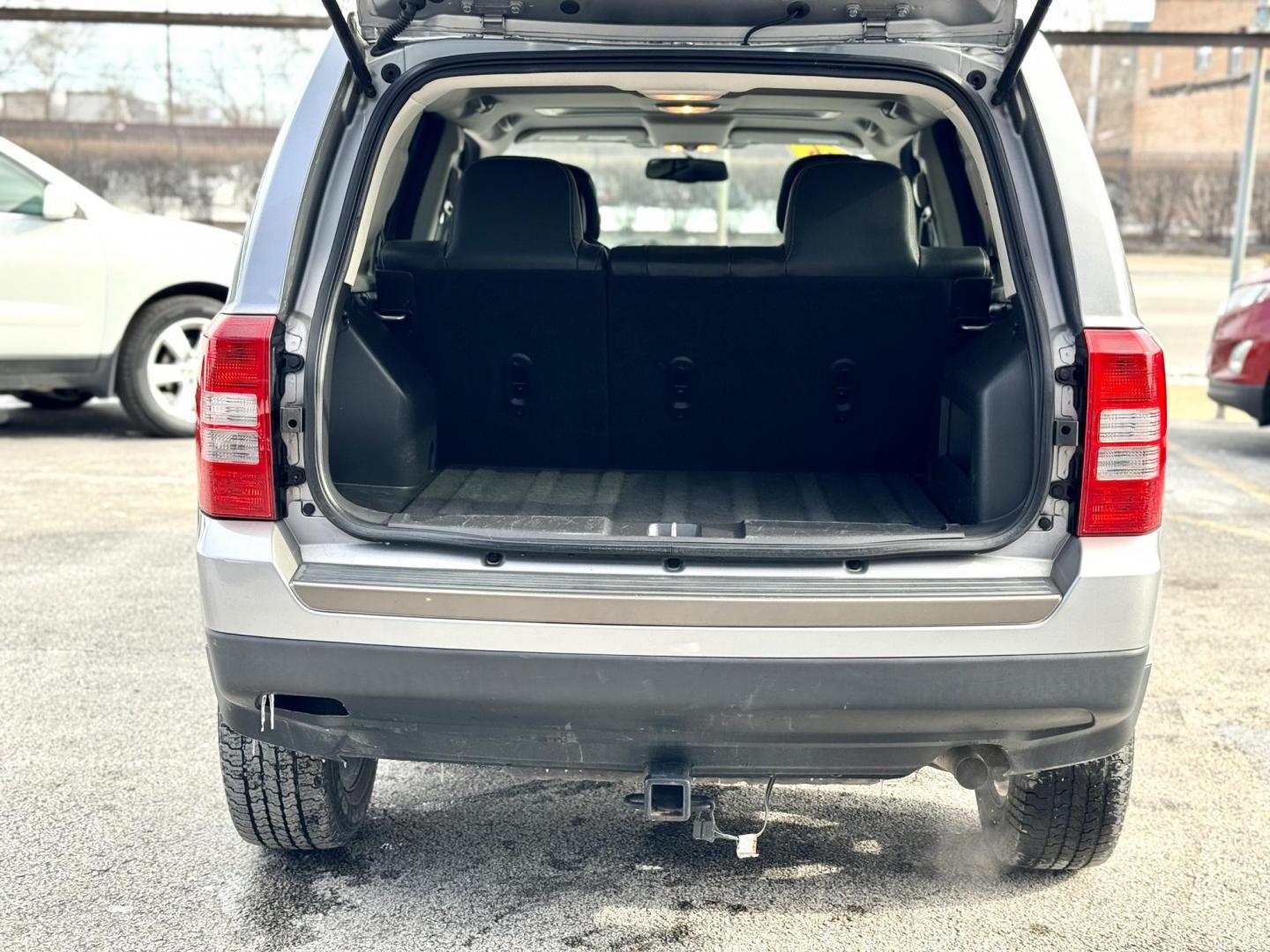 2016 GRAY Jeep Patriot Sport 4WD (1C4NJRBB1GD) with an 2.4L L4 DOHC 16V engine, located at 7600 S Western Ave., Chicago, IL, 60620, (773) 918-3980, 0.000000, 0.000000 - Photo#4
