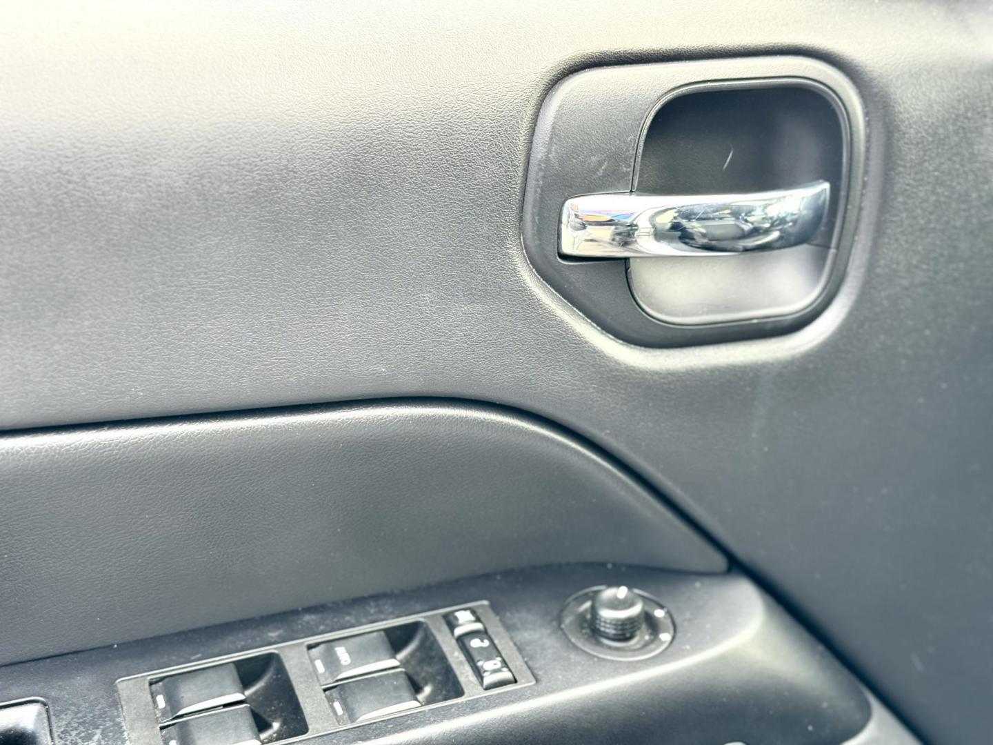 2016 GRAY Jeep Patriot Sport 4WD (1C4NJRBB1GD) with an 2.4L L4 DOHC 16V engine, located at 7600 S Western Ave., Chicago, IL, 60620, (773) 918-3980, 0.000000, 0.000000 - Photo#6