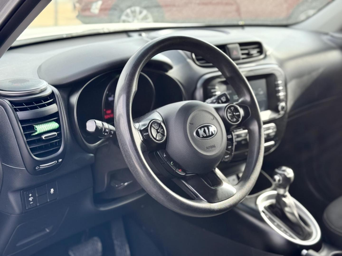 2019 SILVER Kia Soul + (KNDJP3A58K7) with an 2.0L L4 DOHC 16V engine, 6A transmission, located at 7600 S Western Ave., Chicago, IL, 60620, (773) 918-3980, 0.000000, 0.000000 - Photo#5