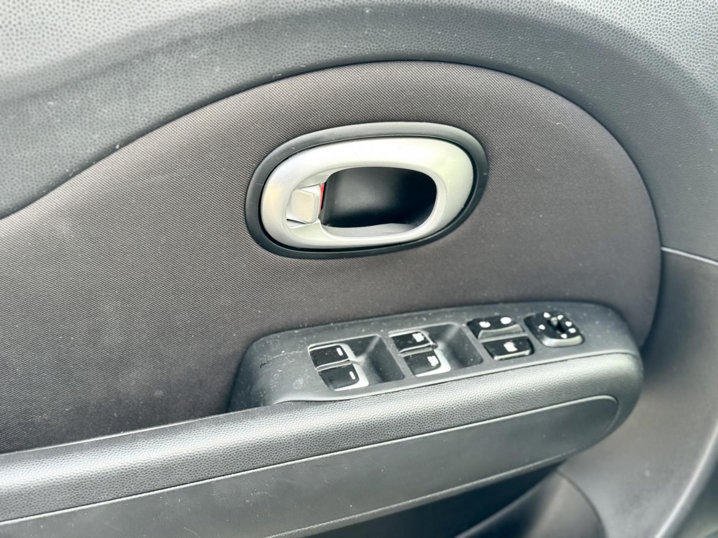 2019 SILVER Kia Soul + (KNDJP3A58K7) with an 2.0L L4 DOHC 16V engine, 6A transmission, located at 7600 S Western Ave., Chicago, IL, 60620, (773) 918-3980, 0.000000, 0.000000 - Photo#6