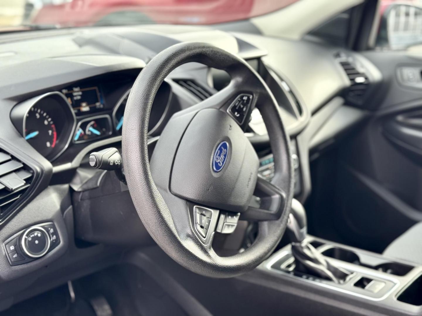 2019 RED Ford Escape SE FWD (1FMCU0GD0KU) with an 1.5L L4 DOHC 16V engine, 6A transmission, located at 7600 S Western Ave., Chicago, IL, 60620, (773) 918-3980, 0.000000, 0.000000 - Photo#5