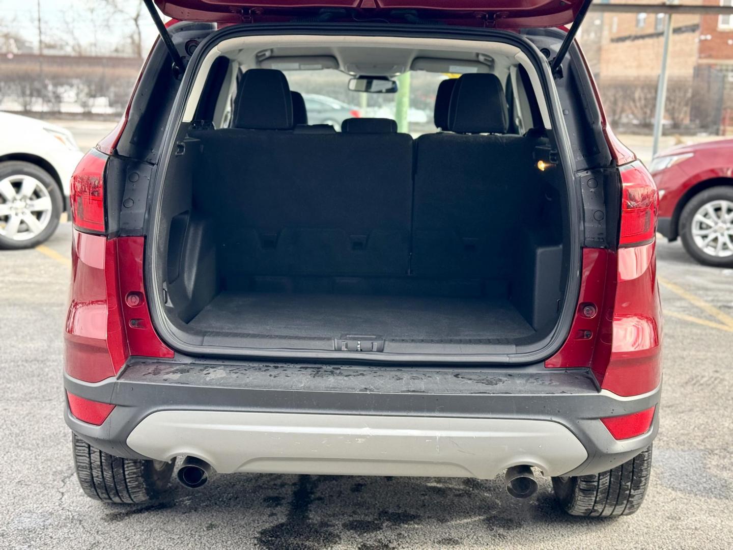 2019 RED Ford Escape SE FWD (1FMCU0GD0KU) with an 1.5L L4 DOHC 16V engine, 6A transmission, located at 7600 S Western Ave., Chicago, IL, 60620, (773) 918-3980, 0.000000, 0.000000 - Photo#4