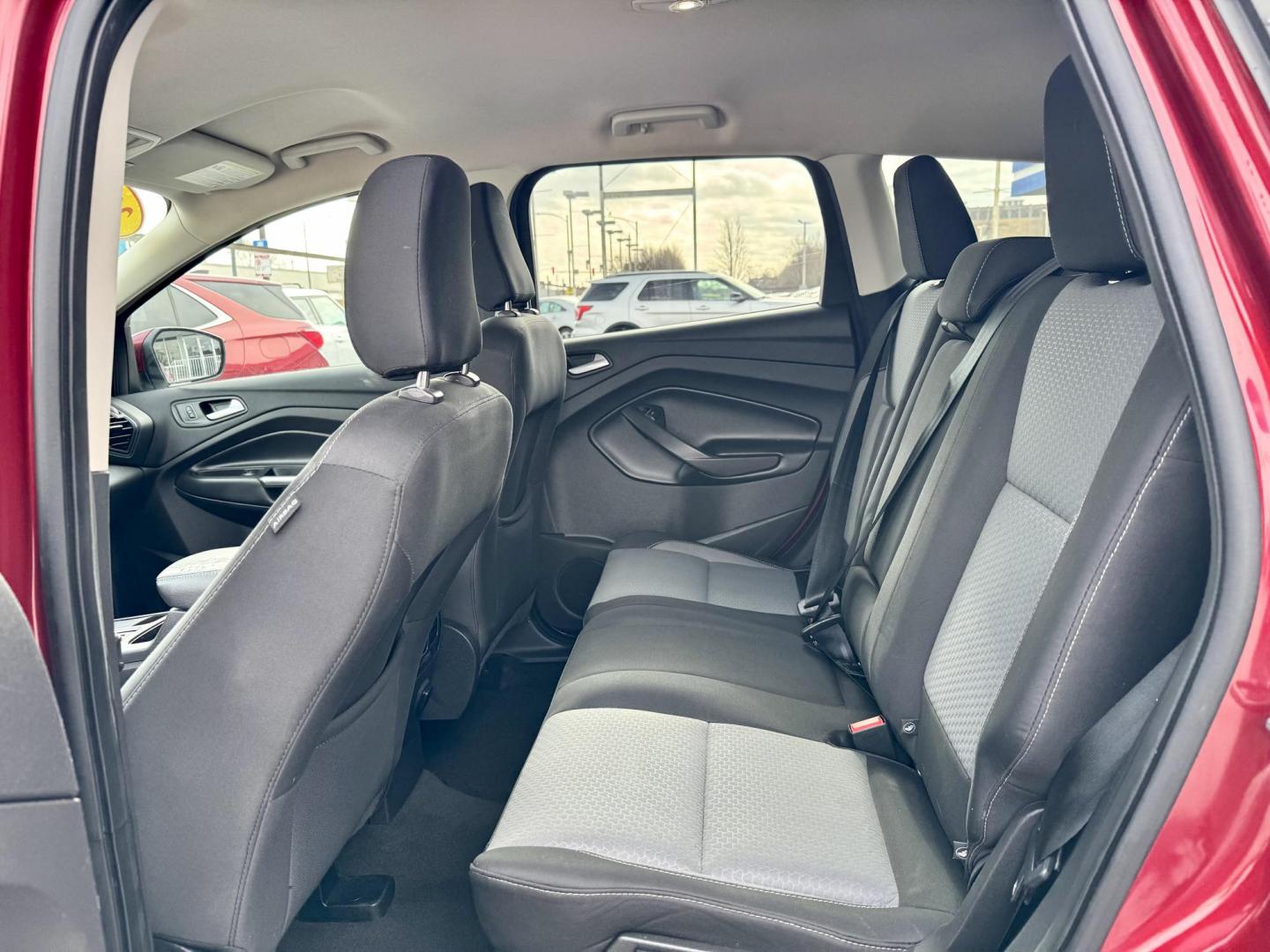 2019 RED Ford Escape SE FWD (1FMCU0GD0KU) with an 1.5L L4 DOHC 16V engine, 6A transmission, located at 7600 S Western Ave., Chicago, IL, 60620, (773) 918-3980, 0.000000, 0.000000 - Photo#8