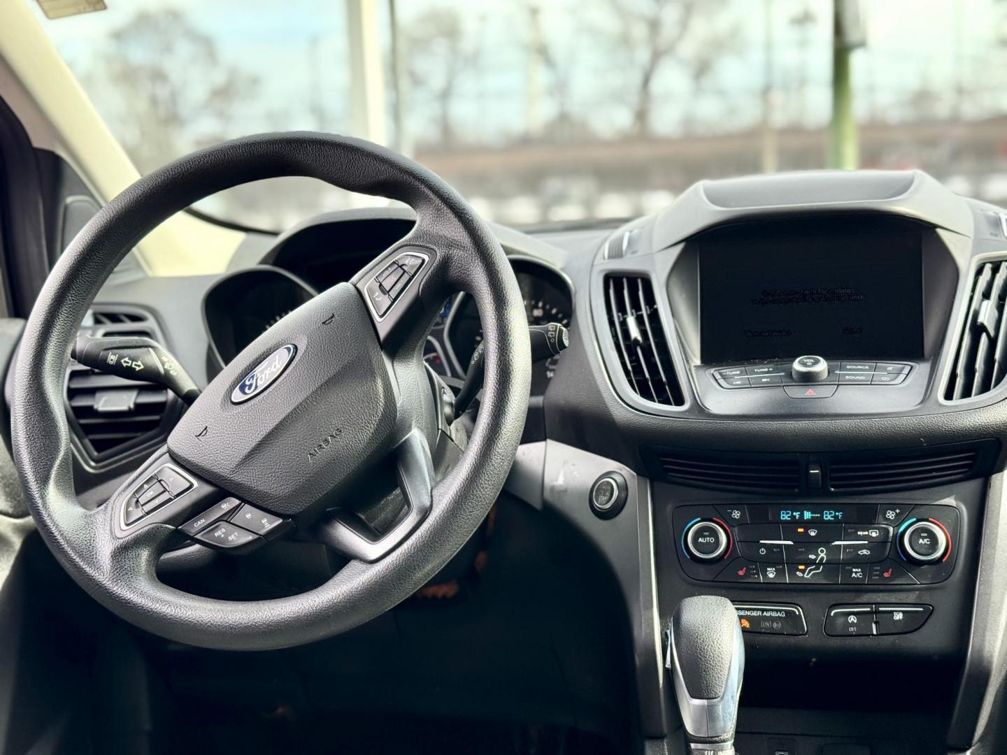 2019 RED Ford Escape SE FWD (1FMCU0GD0KU) with an 1.5L L4 DOHC 16V engine, 6A transmission, located at 7600 S Western Ave., Chicago, IL, 60620, (773) 918-3980, 0.000000, 0.000000 - Photo#9