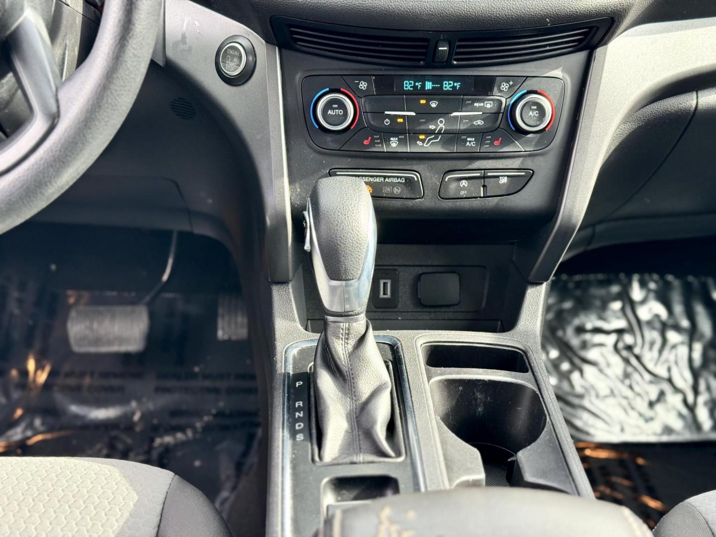 2019 RED Ford Escape SE FWD (1FMCU0GD0KU) with an 1.5L L4 DOHC 16V engine, 6A transmission, located at 7600 S Western Ave., Chicago, IL, 60620, (773) 918-3980, 0.000000, 0.000000 - Photo#10