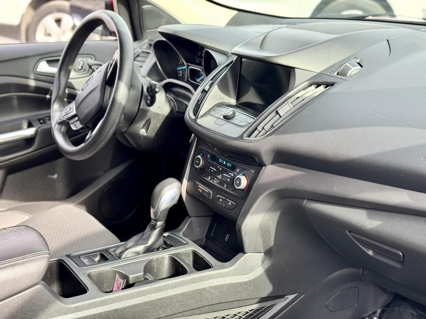 2019 RED Ford Escape SE FWD (1FMCU0GD0KU) with an 1.5L L4 DOHC 16V engine, 6A transmission, located at 7600 S Western Ave., Chicago, IL, 60620, (773) 918-3980, 0.000000, 0.000000 - Photo#11