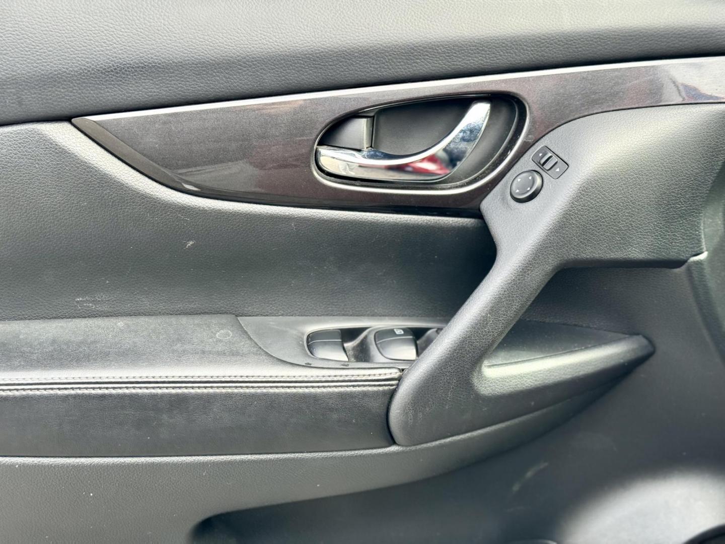 2019 RED Nissan Rogue S AWD (5N1AT2MV9KC) with an 2.5L L4 DOHC 16V engine, CVT transmission, located at 7600 S Western Ave., Chicago, IL, 60620, (773) 918-3980, 0.000000, 0.000000 - Photo#6