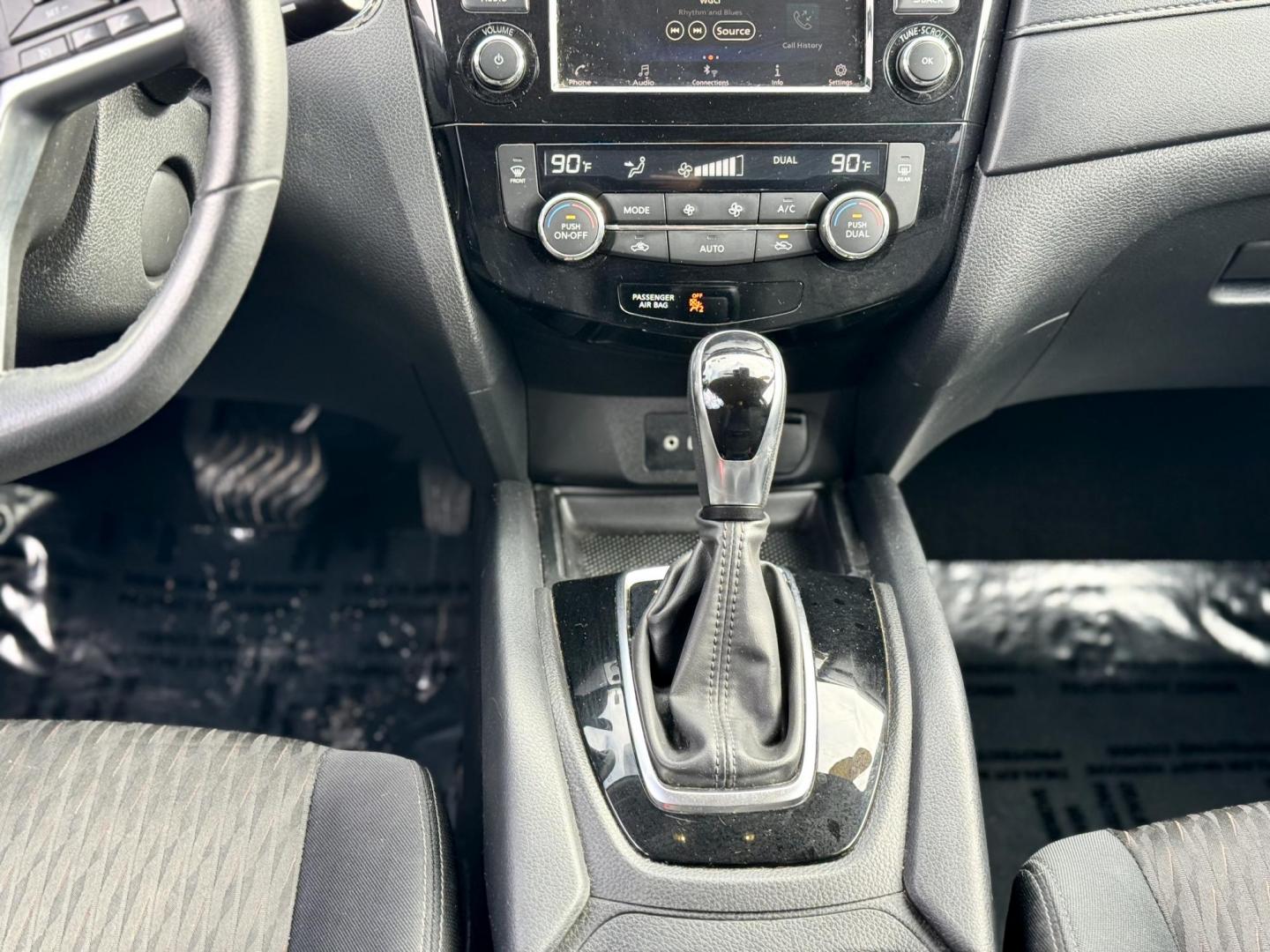 2019 RED Nissan Rogue S AWD (5N1AT2MV9KC) with an 2.5L L4 DOHC 16V engine, CVT transmission, located at 7600 S Western Ave., Chicago, IL, 60620, (773) 918-3980, 0.000000, 0.000000 - Photo#10