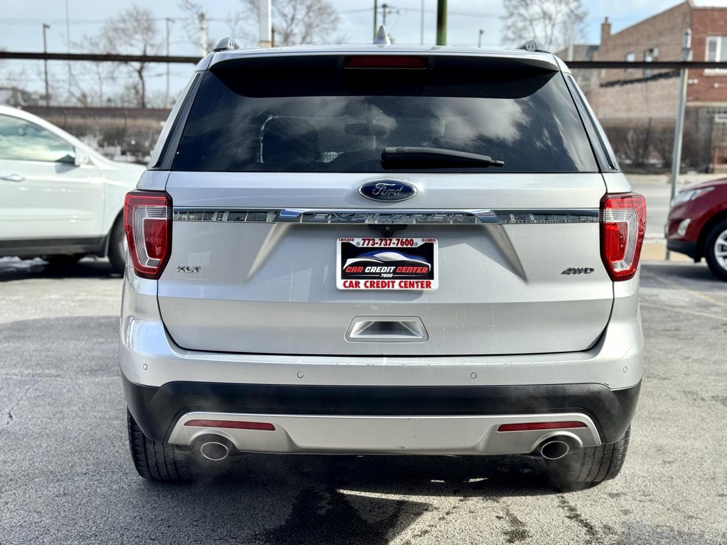 2017 SILVER Ford Explorer XLT 4WD (1FM5K8D85HG) with an 3.5L V6 DOHC 24V engine, 6A transmission, located at 7600 S Western Ave., Chicago, IL, 60620, (773) 918-3980, 0.000000, 0.000000 - Photo#3