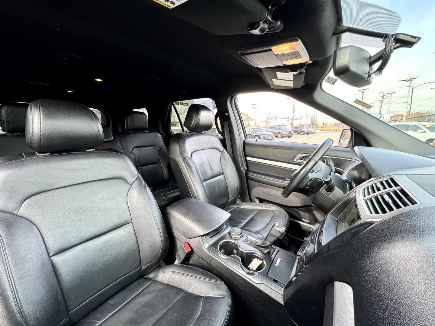 2017 SILVER Ford Explorer XLT 4WD (1FM5K8D85HG) with an 3.5L V6 DOHC 24V engine, 6A transmission, located at 7600 S Western Ave., Chicago, IL, 60620, (773) 918-3980, 0.000000, 0.000000 - Photo#13
