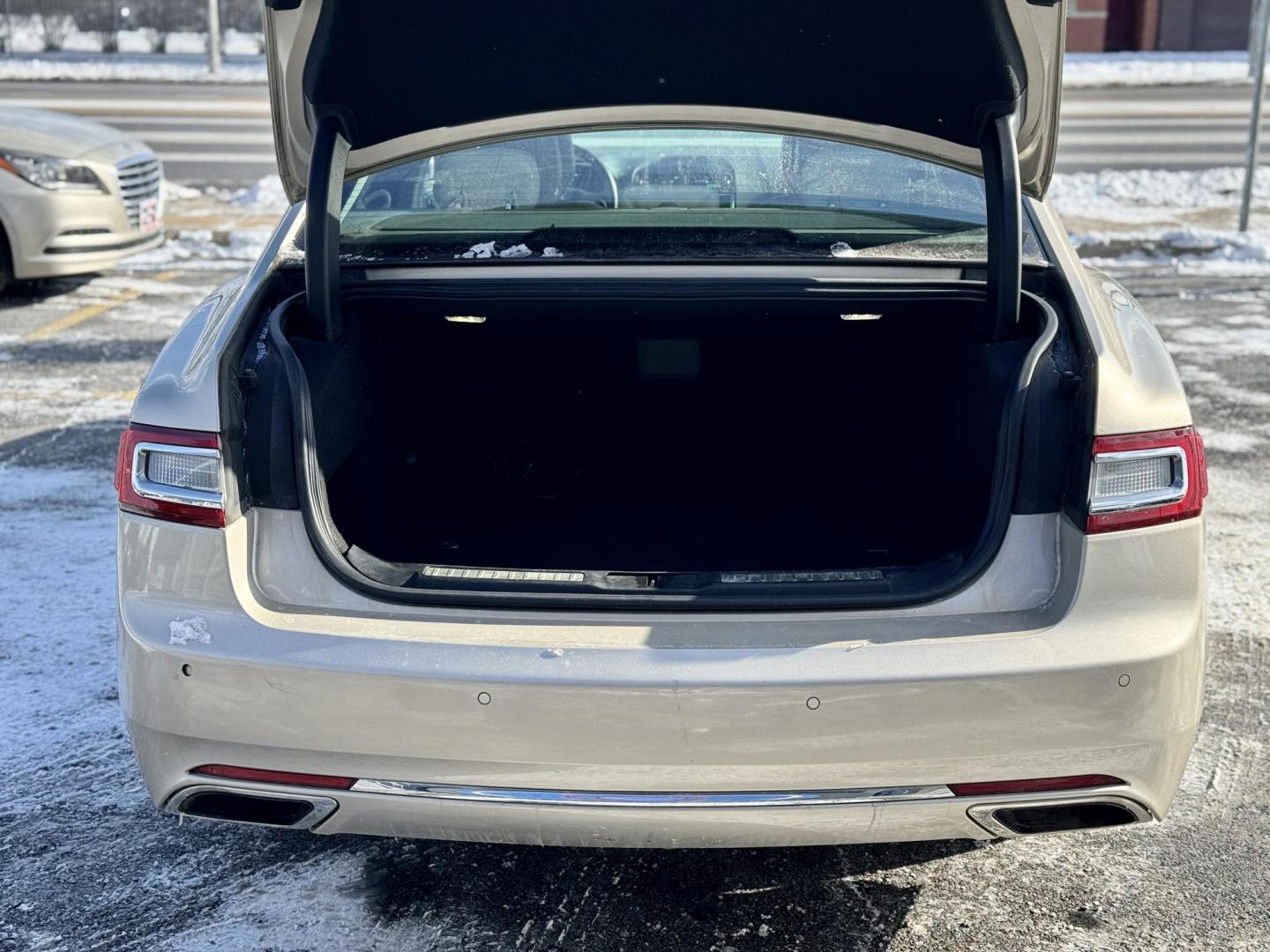 2017 GOLD Lincoln Continental Premier (1LN6L9PK1H5) with an 3.7L V6 DOHC 24V engine, 6A transmission, located at 7600 S Western Ave., Chicago, IL, 60620, (773) 918-3980, 0.000000, 0.000000 - Photo#4