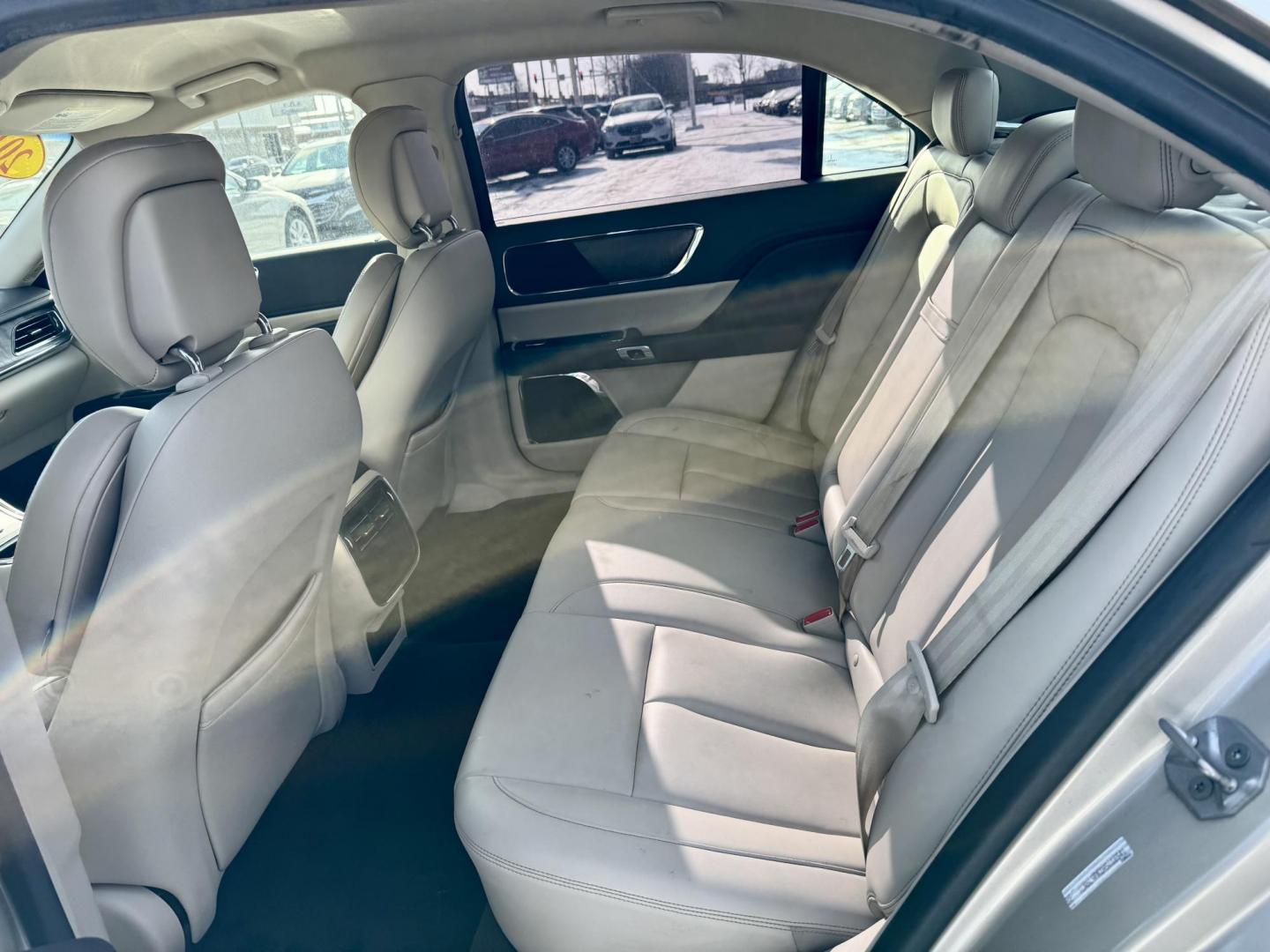 2017 GOLD Lincoln Continental Premier (1LN6L9PK1H5) with an 3.7L V6 DOHC 24V engine, 6A transmission, located at 7600 S Western Ave., Chicago, IL, 60620, (773) 918-3980, 0.000000, 0.000000 - Photo#8