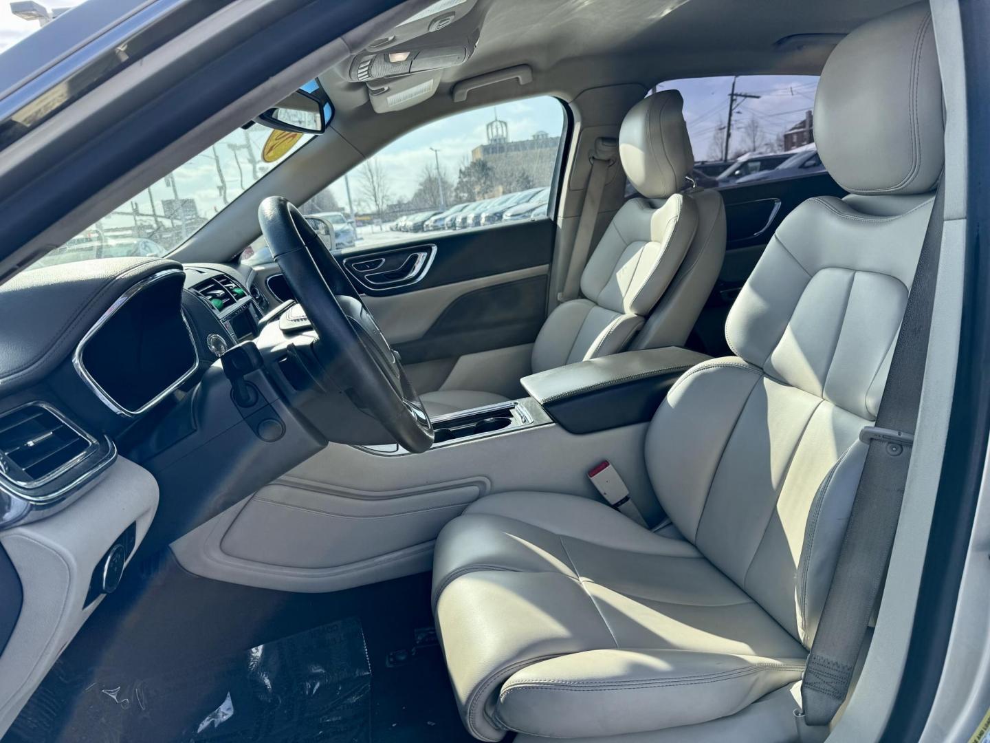 2017 GOLD Lincoln Continental Premier (1LN6L9PK1H5) with an 3.7L V6 DOHC 24V engine, 6A transmission, located at 7600 S Western Ave., Chicago, IL, 60620, (773) 918-3980, 0.000000, 0.000000 - Photo#7