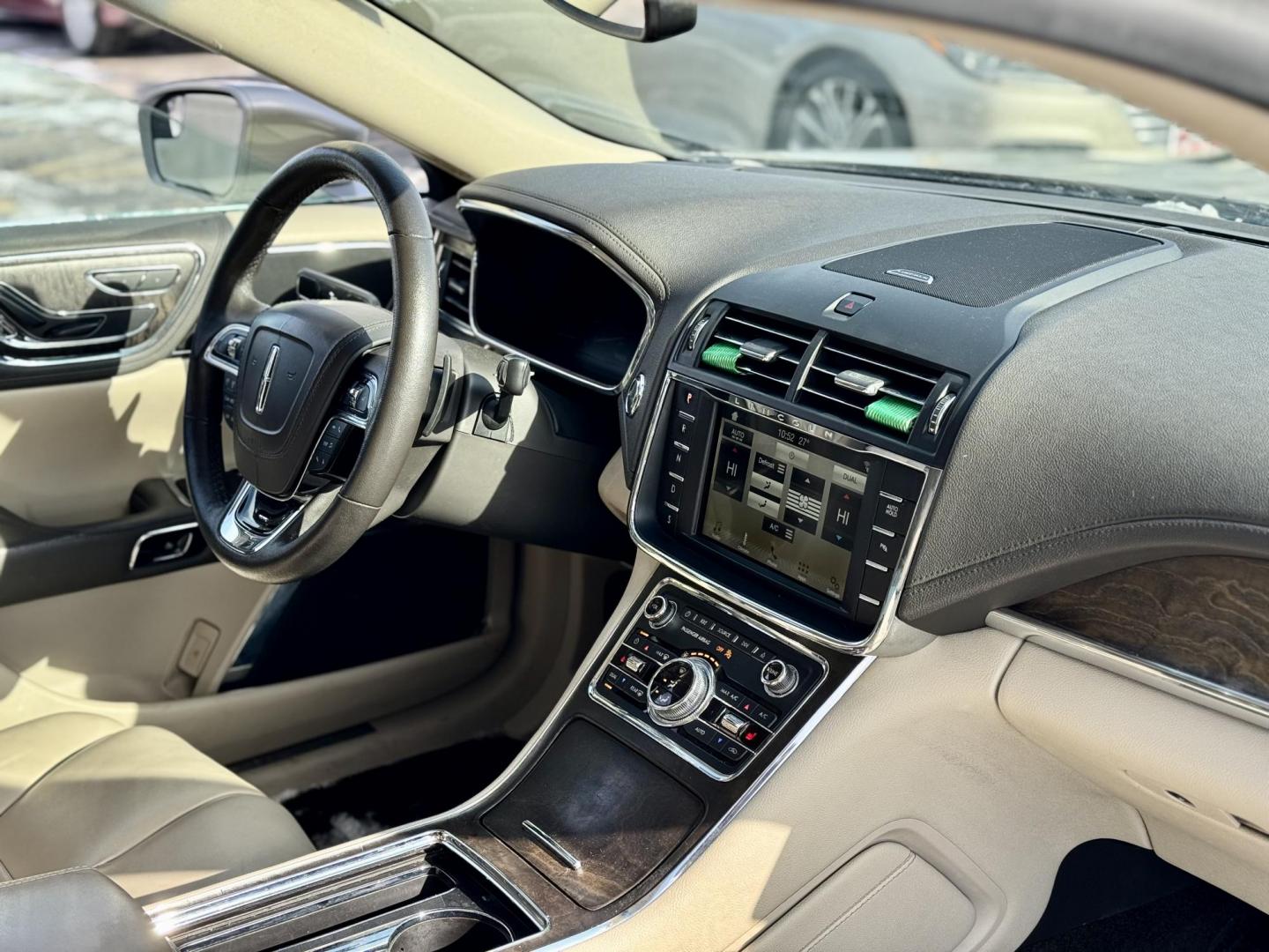 2017 GOLD Lincoln Continental Premier (1LN6L9PK1H5) with an 3.7L V6 DOHC 24V engine, 6A transmission, located at 7600 S Western Ave., Chicago, IL, 60620, (773) 918-3980, 0.000000, 0.000000 - Photo#11