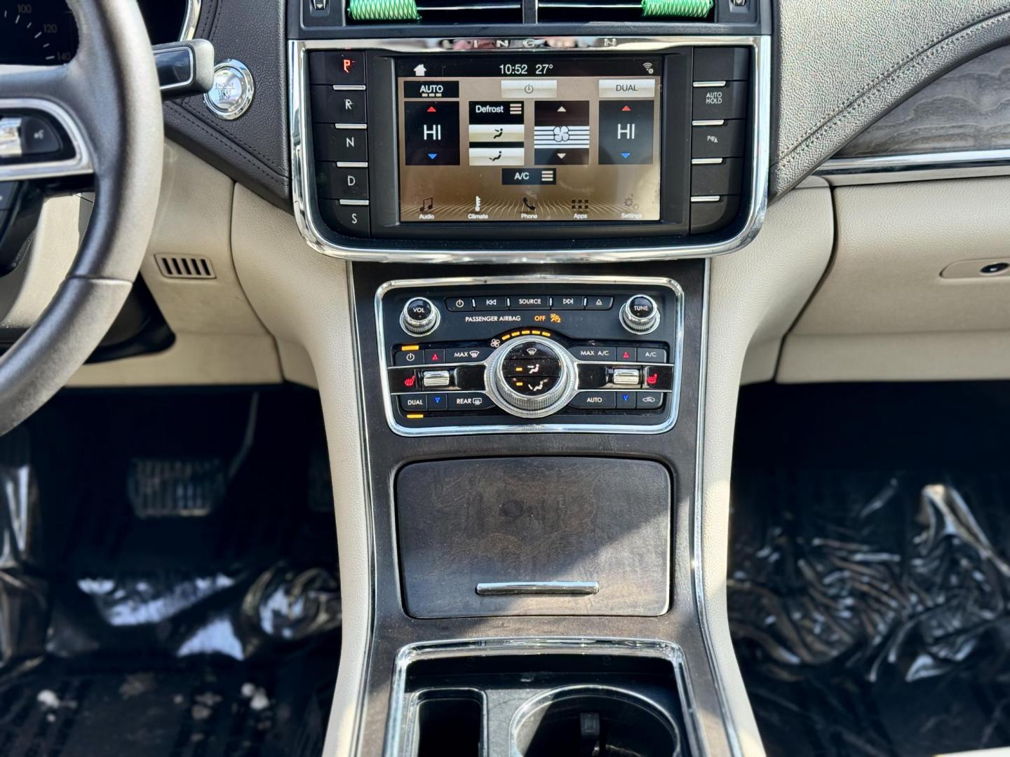 2017 GOLD Lincoln Continental Premier (1LN6L9PK1H5) with an 3.7L V6 DOHC 24V engine, 6A transmission, located at 7600 S Western Ave., Chicago, IL, 60620, (773) 918-3980, 0.000000, 0.000000 - Photo#10