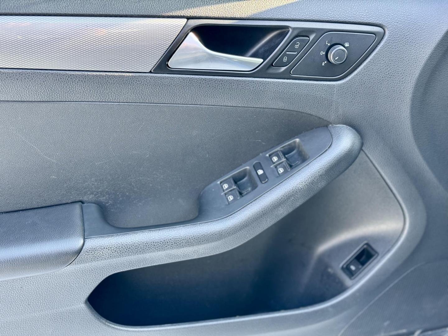 2017 BLUE Volkswagen Jetta 1.4T S 6A (3VW2B7AJ8HM) with an 1.4L L4 DOHC 20V engine, 6A transmission, located at 7600 S Western Ave., Chicago, IL, 60620, (773) 918-3980, 0.000000, 0.000000 - Photo#6