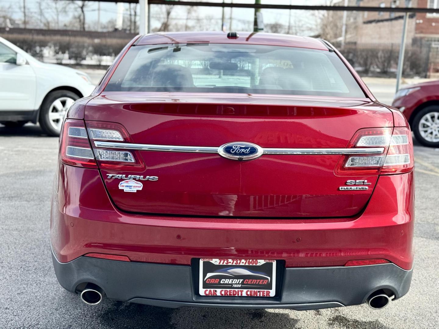 2015 RED Ford Taurus SEL FWD (1FAHP2E88FG) with an 3.5L V6 DOHC 24V engine, 6-Speed Automatic transmission, located at 7600 S Western Ave., Chicago, IL, 60620, (773) 918-3980, 0.000000, 0.000000 - Photo#3