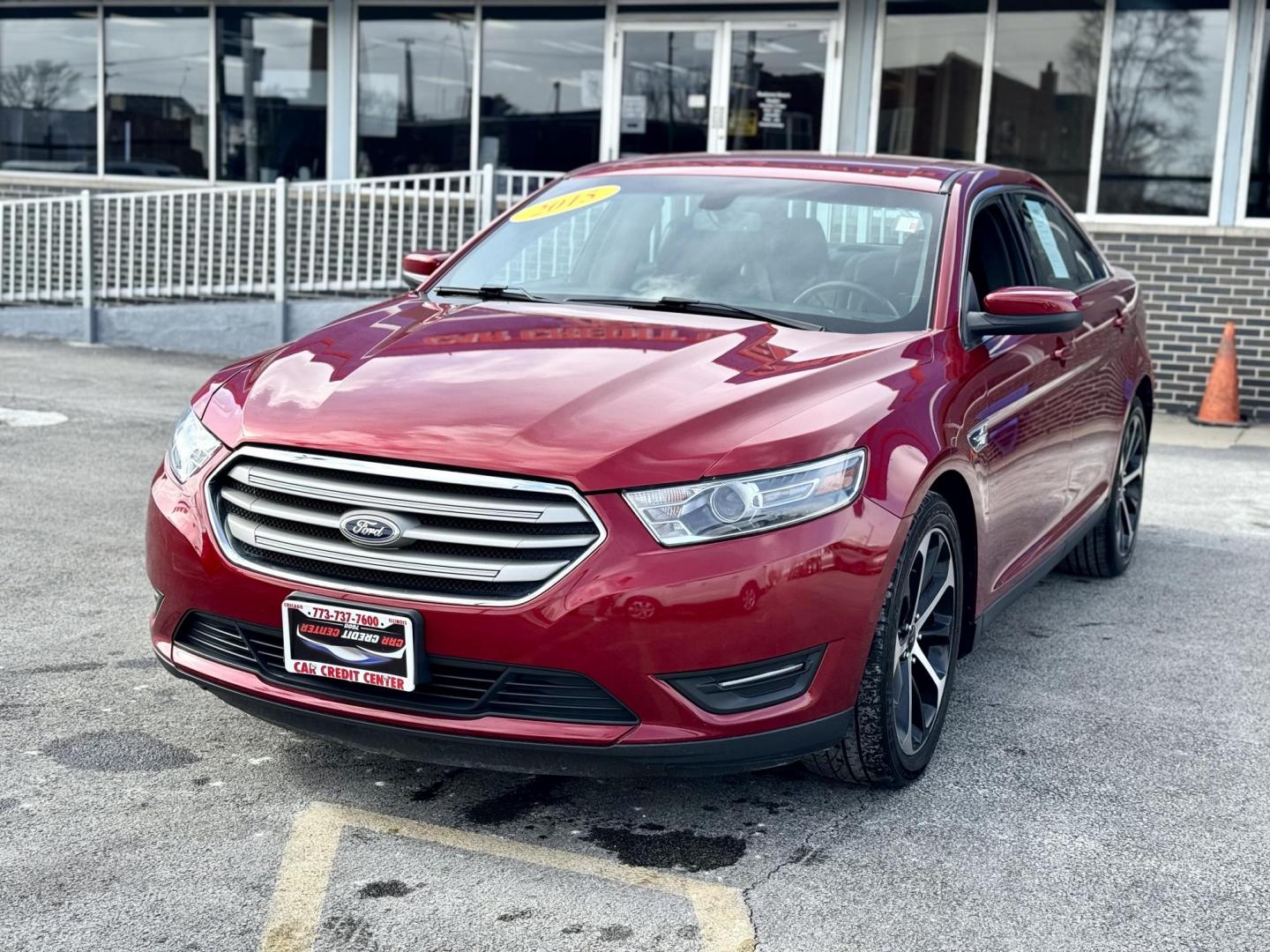 2015 RED Ford Taurus SEL FWD (1FAHP2E88FG) with an 3.5L V6 DOHC 24V engine, 6-Speed Automatic transmission, located at 7600 S Western Ave., Chicago, IL, 60620, (773) 918-3980, 0.000000, 0.000000 - Photo#2