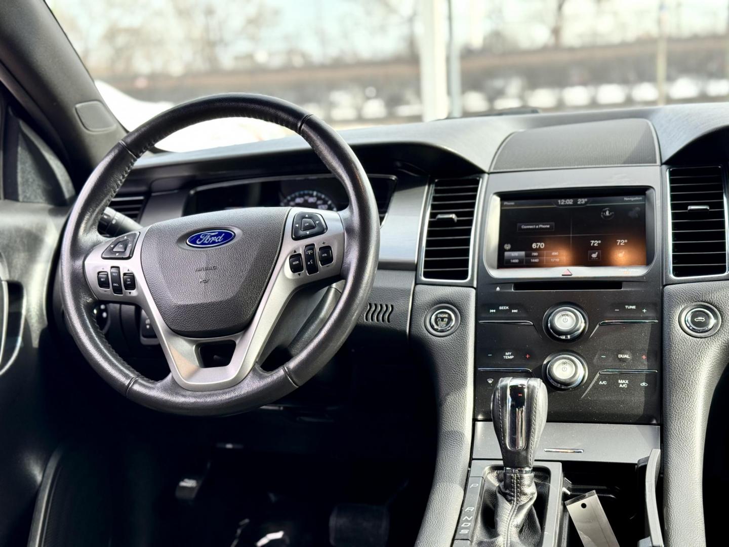 2015 RED Ford Taurus SEL FWD (1FAHP2E88FG) with an 3.5L V6 DOHC 24V engine, 6-Speed Automatic transmission, located at 7600 S Western Ave., Chicago, IL, 60620, (773) 918-3980, 0.000000, 0.000000 - Photo#9