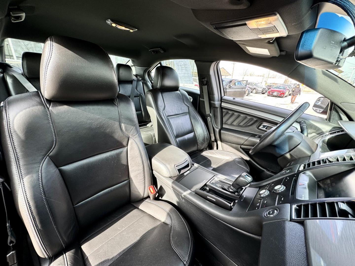 2015 RED Ford Taurus SEL FWD (1FAHP2E88FG) with an 3.5L V6 DOHC 24V engine, 6-Speed Automatic transmission, located at 7600 S Western Ave., Chicago, IL, 60620, (773) 918-3980, 0.000000, 0.000000 - Photo#11