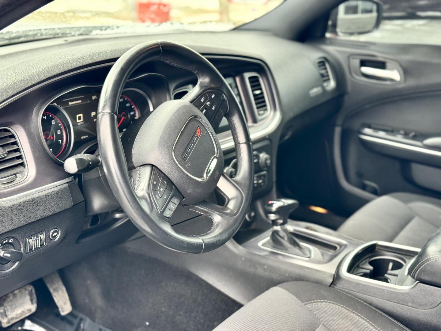 2016 SILVER Dodge Charger SE (2C3CDXBG9GH) with an 3.6L V6 DOHC 24V engine, 8A transmission, located at 7600 S Western Ave., Chicago, IL, 60620, (773) 918-3980, 0.000000, 0.000000 - Photo#4