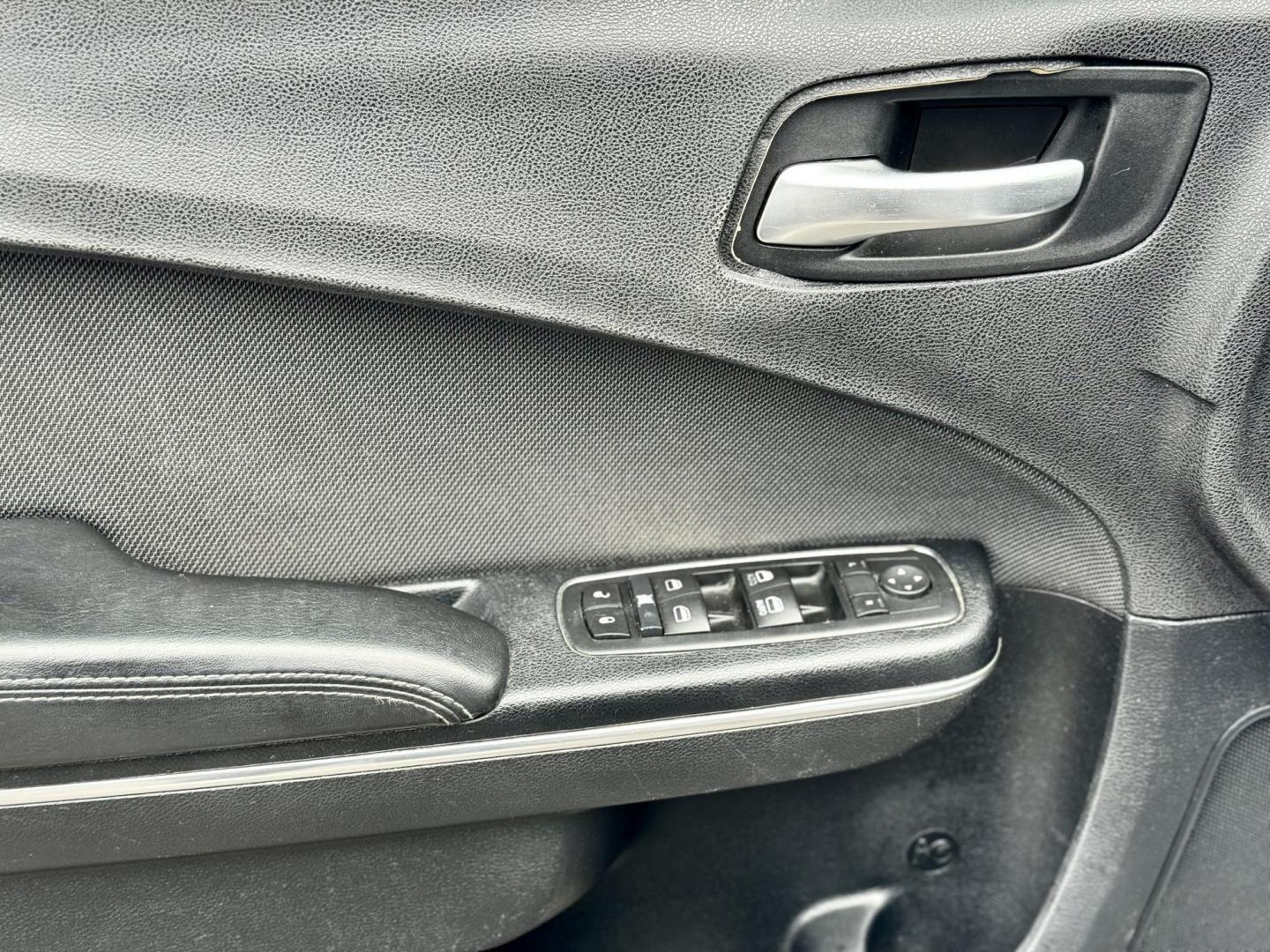2016 SILVER Dodge Charger SE (2C3CDXBG9GH) with an 3.6L V6 DOHC 24V engine, 8A transmission, located at 7600 S Western Ave., Chicago, IL, 60620, (773) 918-3980, 0.000000, 0.000000 - Photo#5
