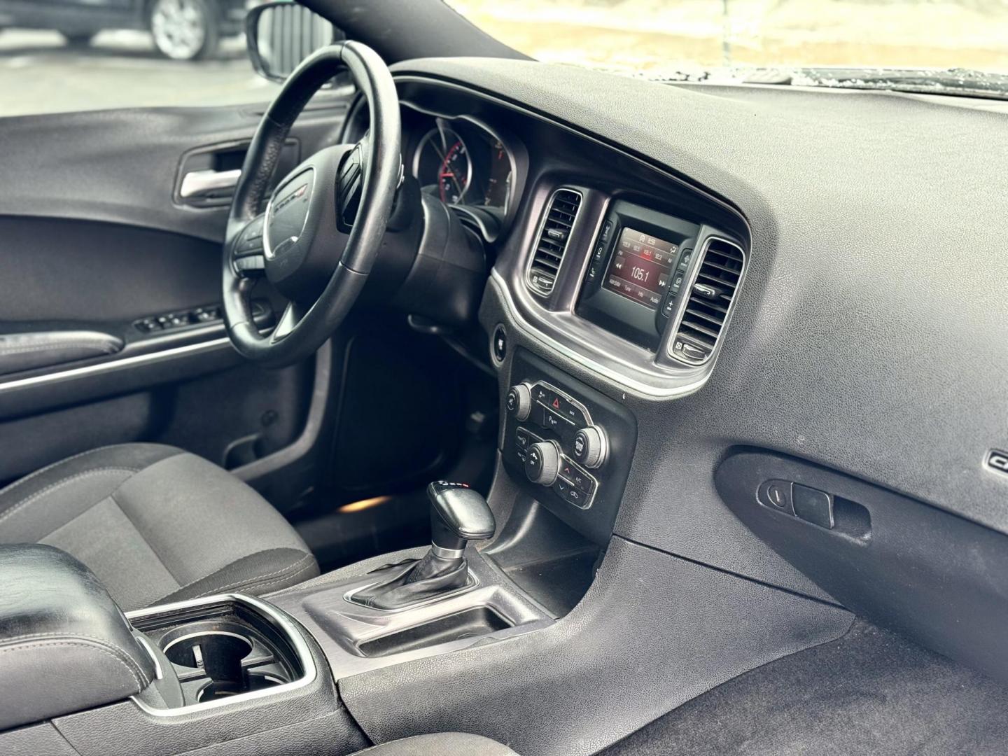 2016 SILVER Dodge Charger SE (2C3CDXBG9GH) with an 3.6L V6 DOHC 24V engine, 8A transmission, located at 7600 S Western Ave., Chicago, IL, 60620, (773) 918-3980, 0.000000, 0.000000 - Photo#9