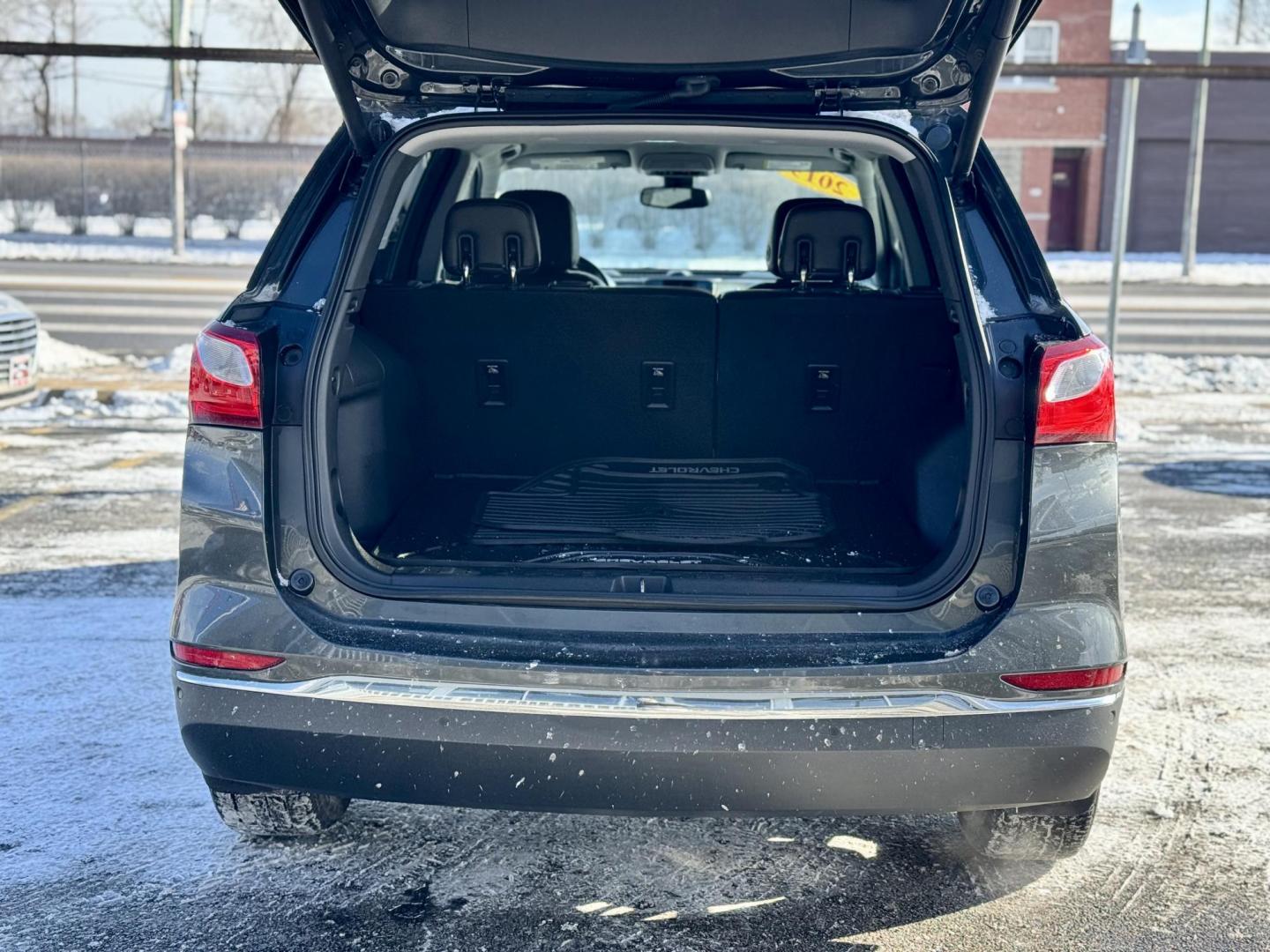 2019 GREEN Chevrolet Equinox Premier 1.5 AWD (3GNAXXEVXKS) with an 1.5L L4 DIR DOHC 16V TURBO engine, 6A transmission, located at 7600 S Western Ave., Chicago, IL, 60620, (773) 918-3980, 0.000000, 0.000000 - Photo#4