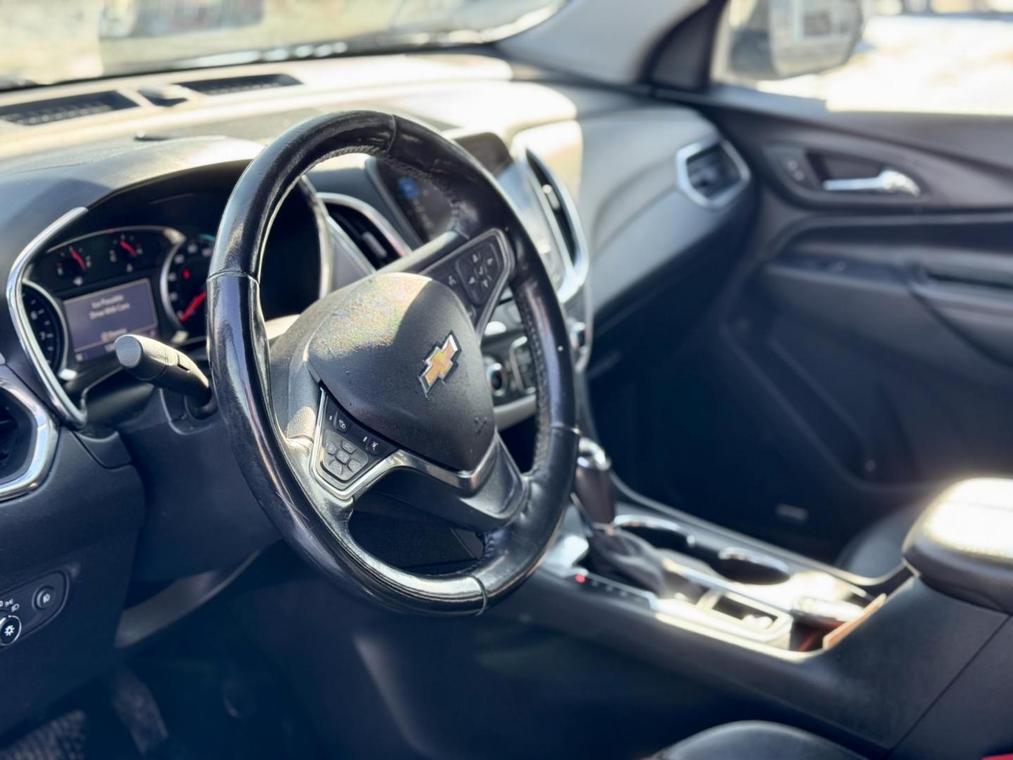 2019 GREEN Chevrolet Equinox Premier 1.5 AWD (3GNAXXEVXKS) with an 1.5L L4 DIR DOHC 16V TURBO engine, 6A transmission, located at 7600 S Western Ave., Chicago, IL, 60620, (773) 918-3980, 0.000000, 0.000000 - Photo#5