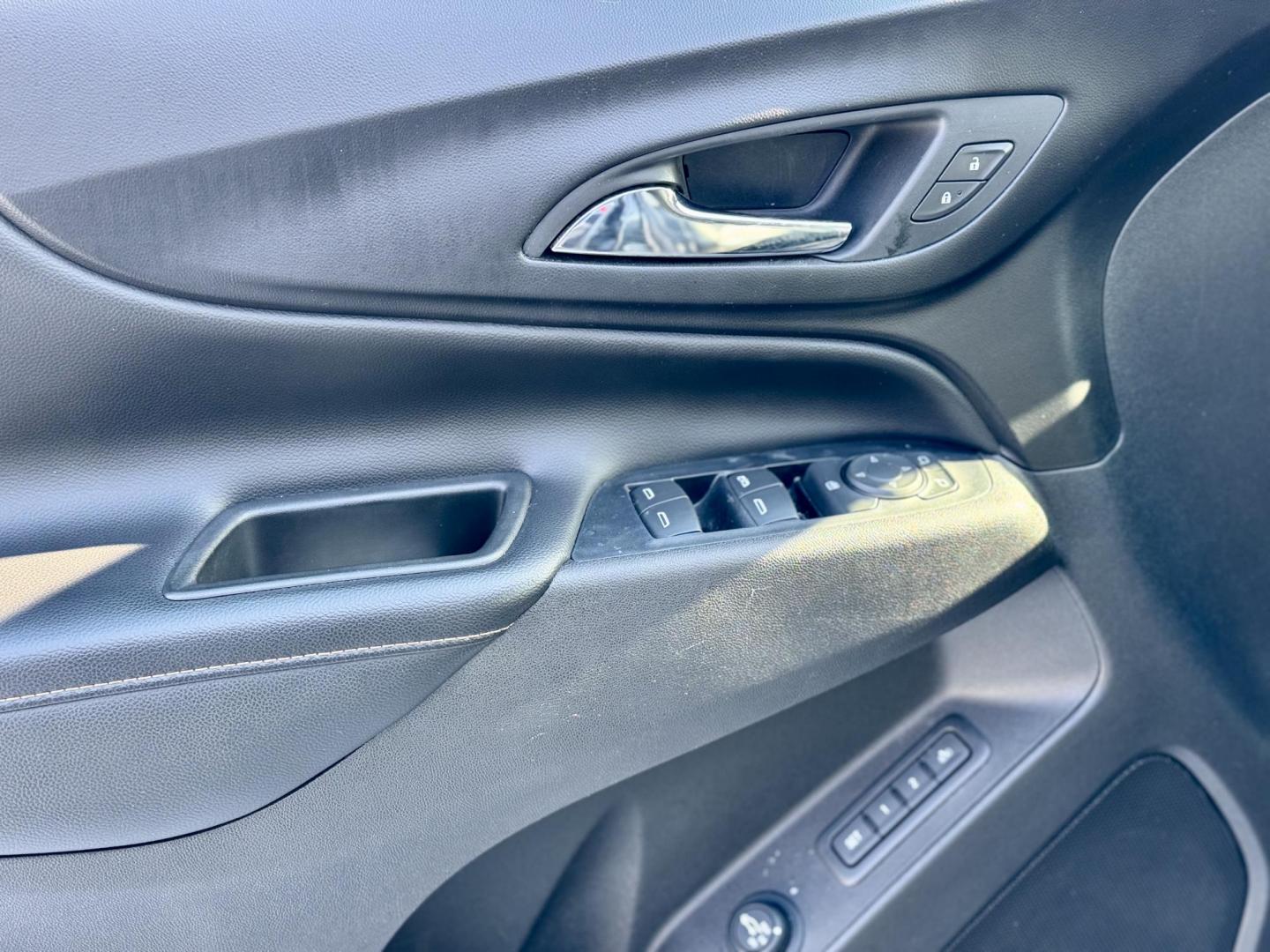 2019 GREEN Chevrolet Equinox Premier 1.5 AWD (3GNAXXEVXKS) with an 1.5L L4 DIR DOHC 16V TURBO engine, 6A transmission, located at 7600 S Western Ave., Chicago, IL, 60620, (773) 918-3980, 0.000000, 0.000000 - Photo#6